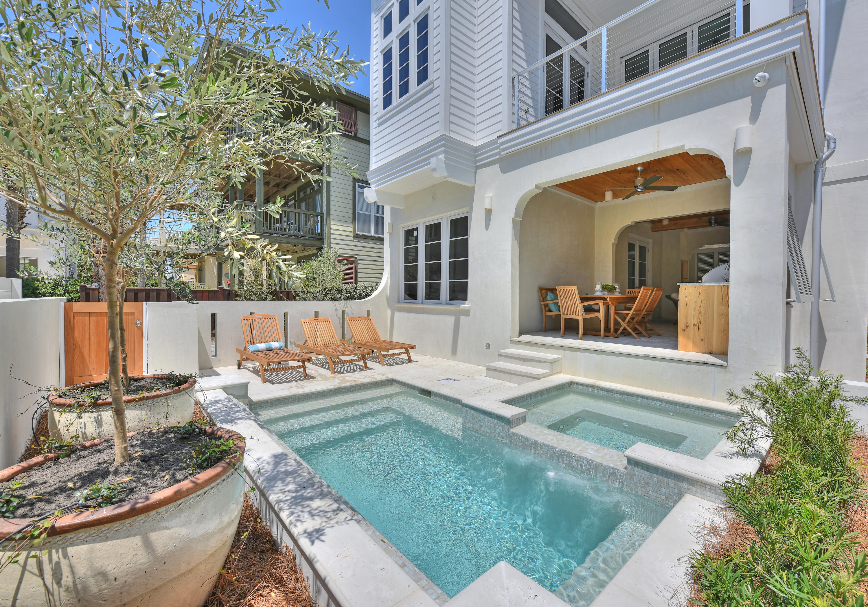 WATER'S EDGE - Residential