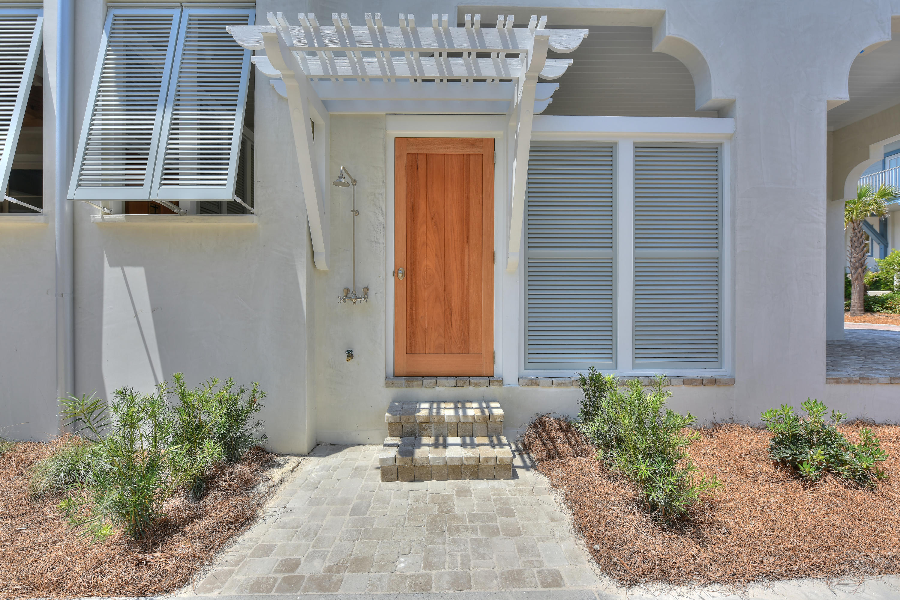 WATER'S EDGE - Residential
