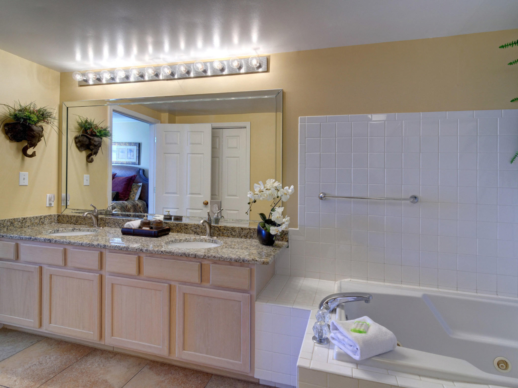 JADE EAST TOWERS CONDO - Residential