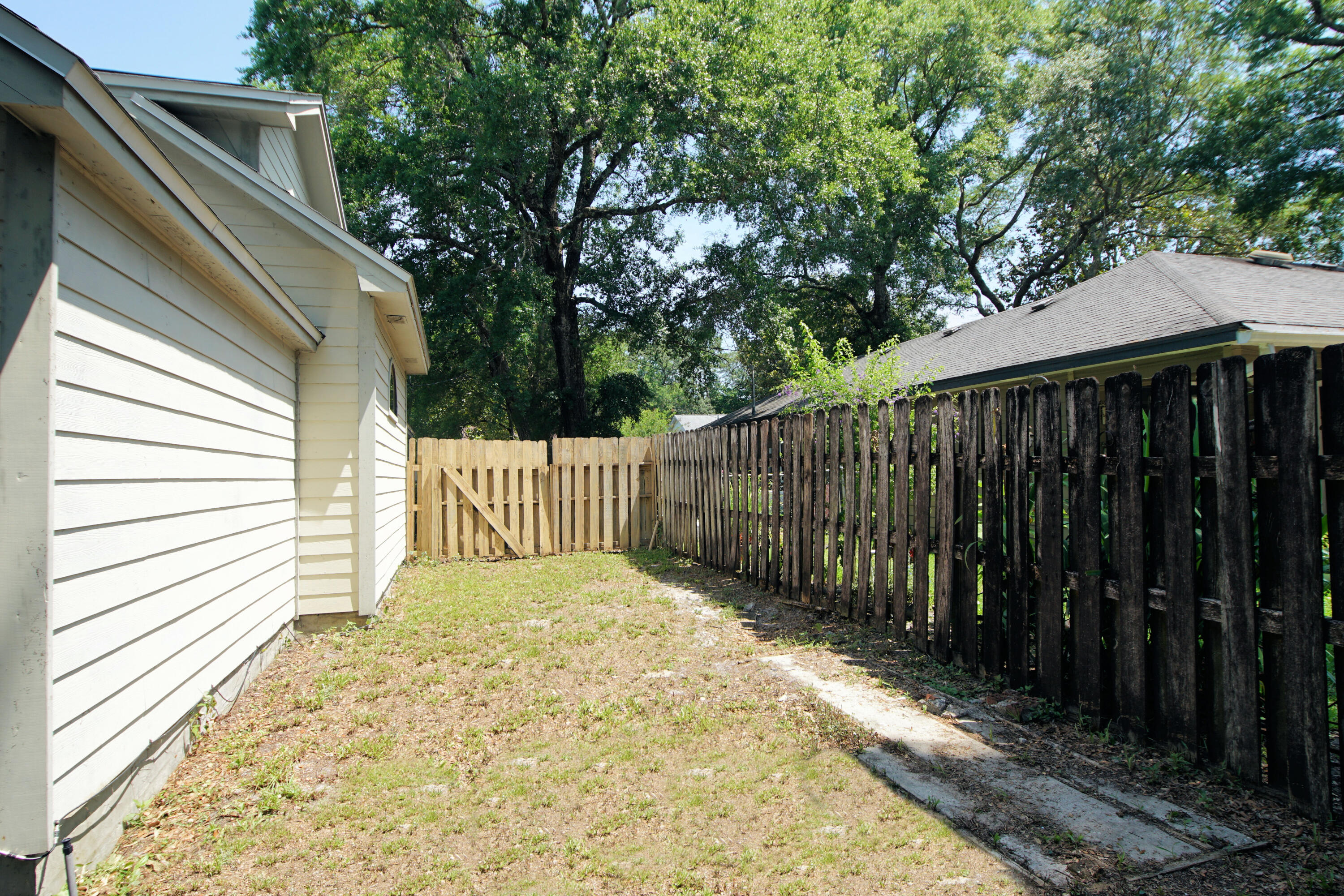 LIVE OAK SHORES - Residential