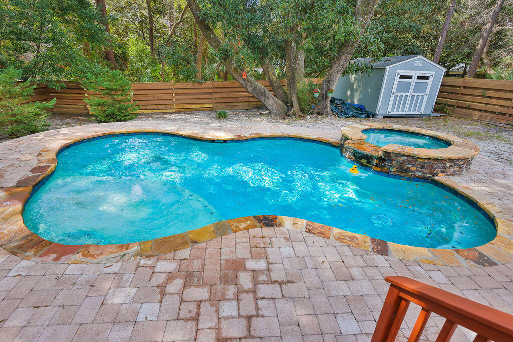 VILLA RUSS PARK S/D LOT 30 BLK 3 - Residential