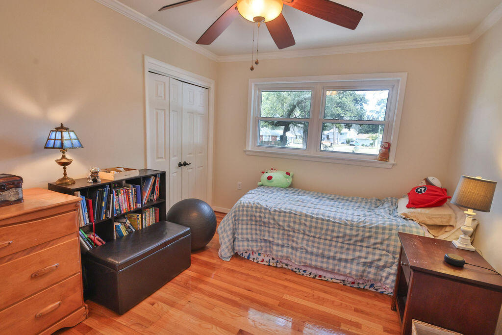 VILLA RUSS PARK S/D LOT 30 BLK 3 - Residential