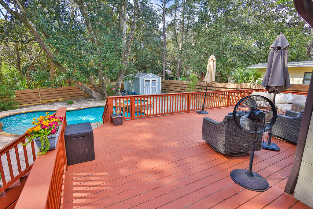 VILLA RUSS PARK S/D LOT 30 BLK 3 - Residential