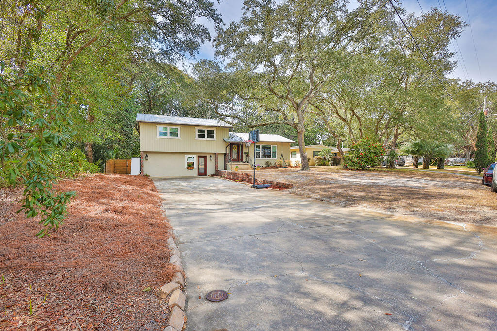 VILLA RUSS PARK S/D LOT 30 BLK 3 - Residential