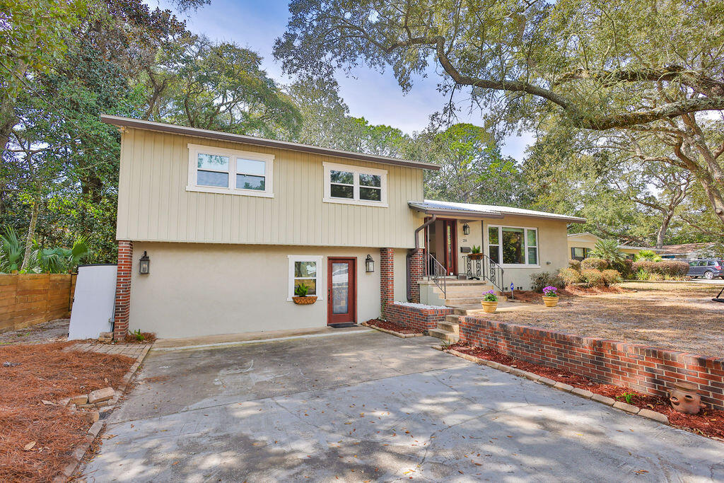 VILLA RUSS PARK S/D LOT 30 BLK 3 - Residential