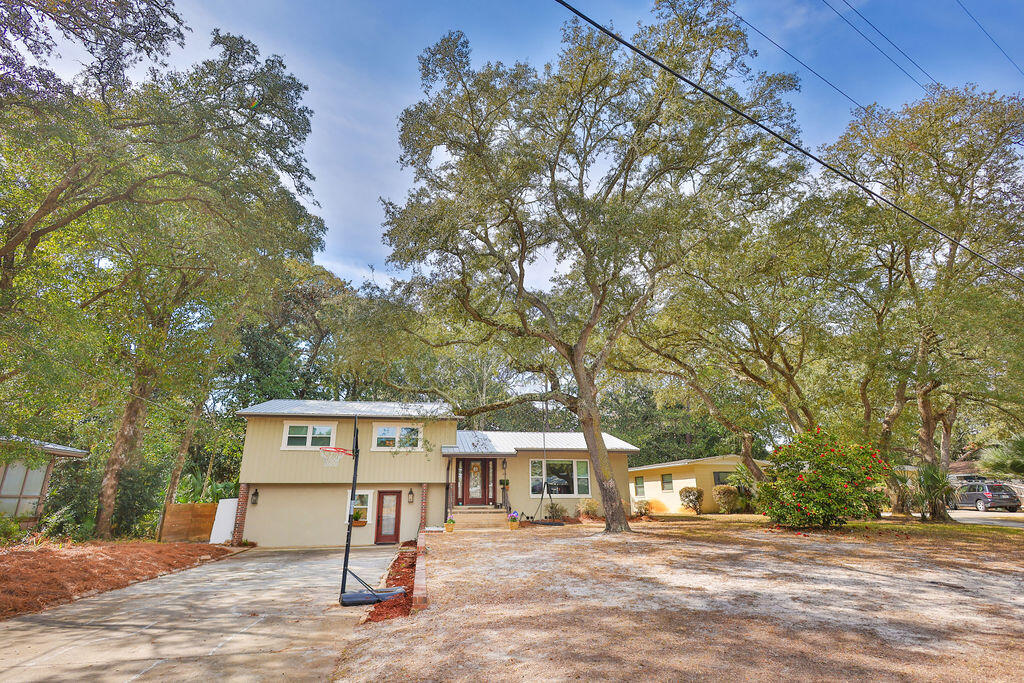 VILLA RUSS PARK S/D LOT 30 BLK 3 - Residential