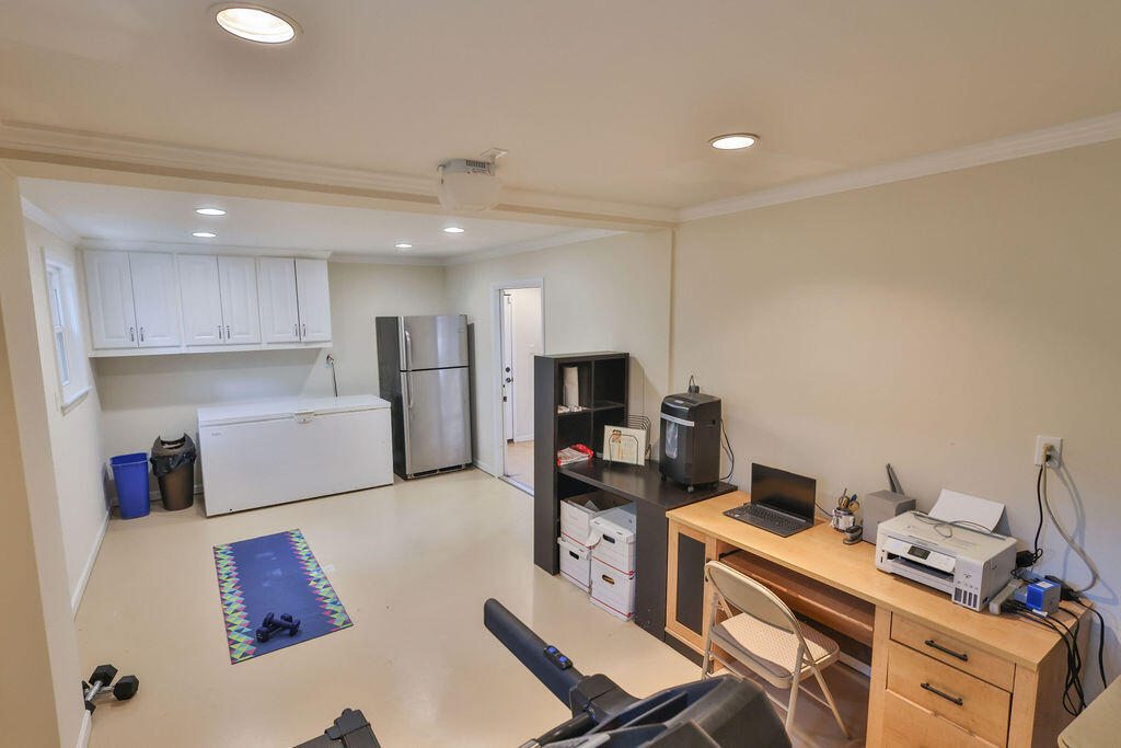 VILLA RUSS PARK S/D LOT 30 BLK 3 - Residential