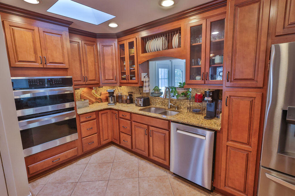 VILLA RUSS PARK S/D LOT 30 BLK 3 - Residential