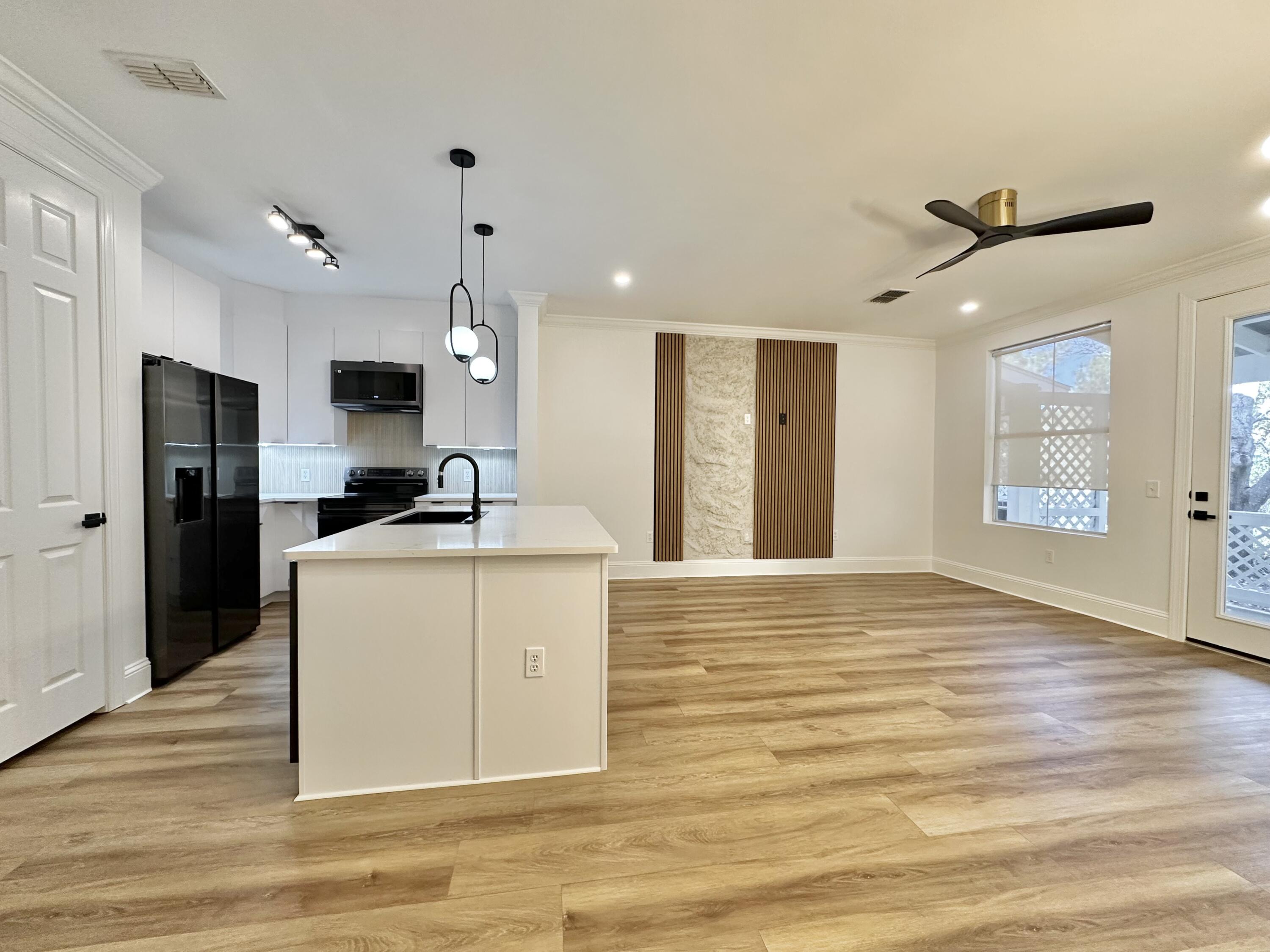 EAGLE BAY - Residential