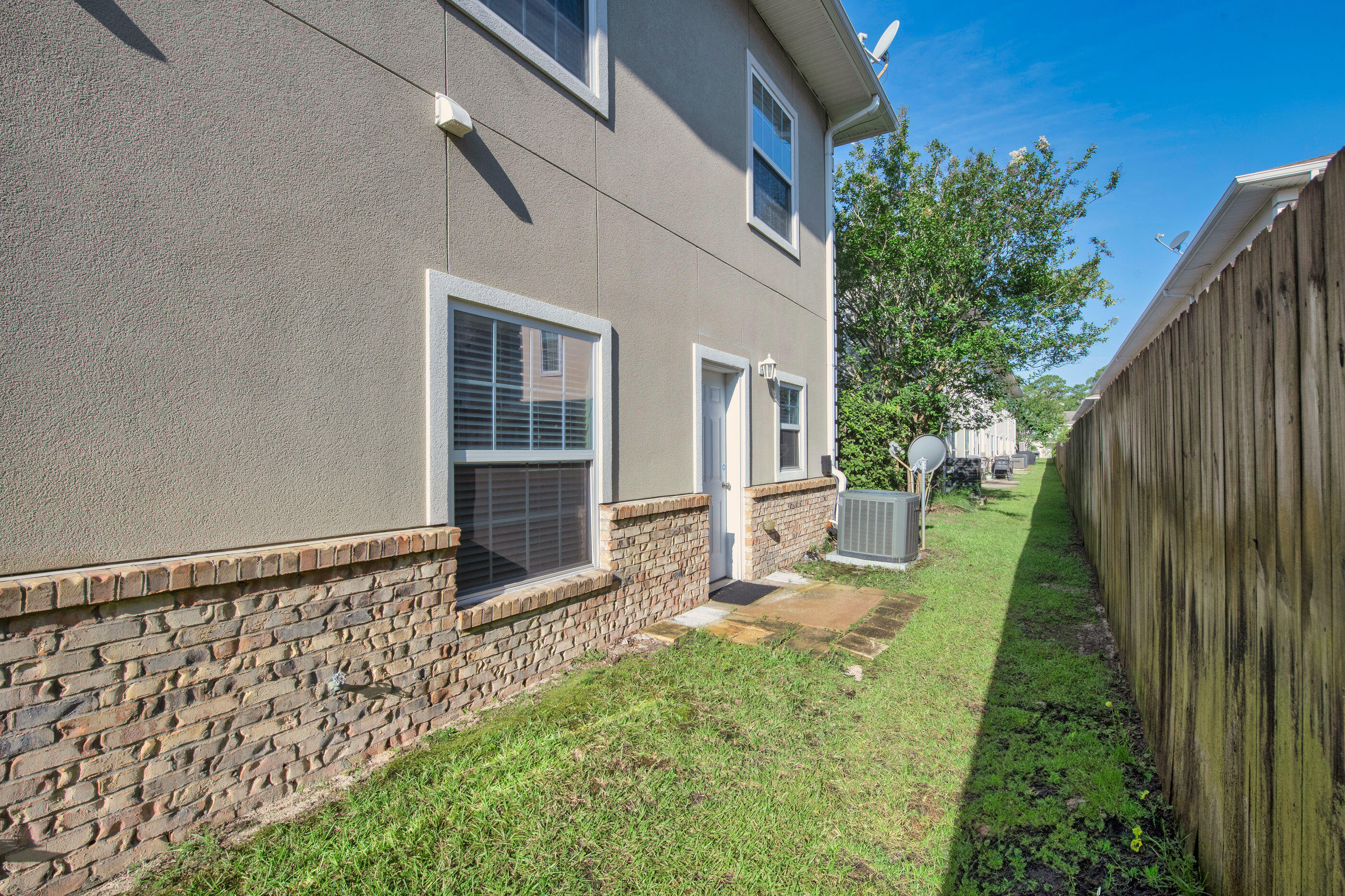 MERIDIAN SQUARE T/H - Residential