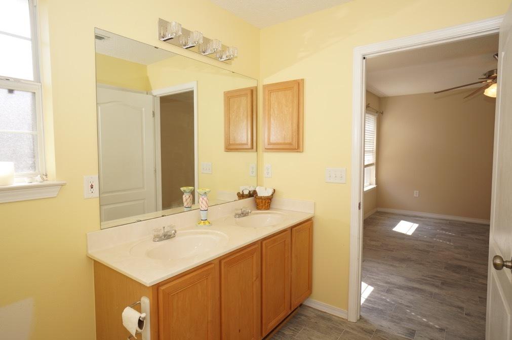 PARADISE RETREAT - Residential Lease
