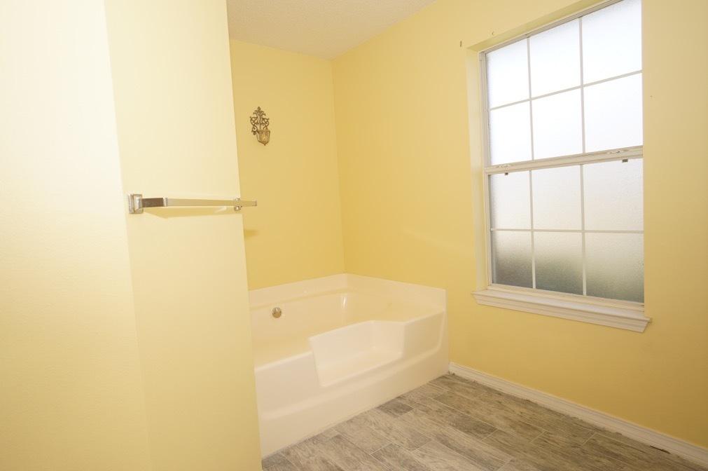 PARADISE RETREAT - Residential Lease