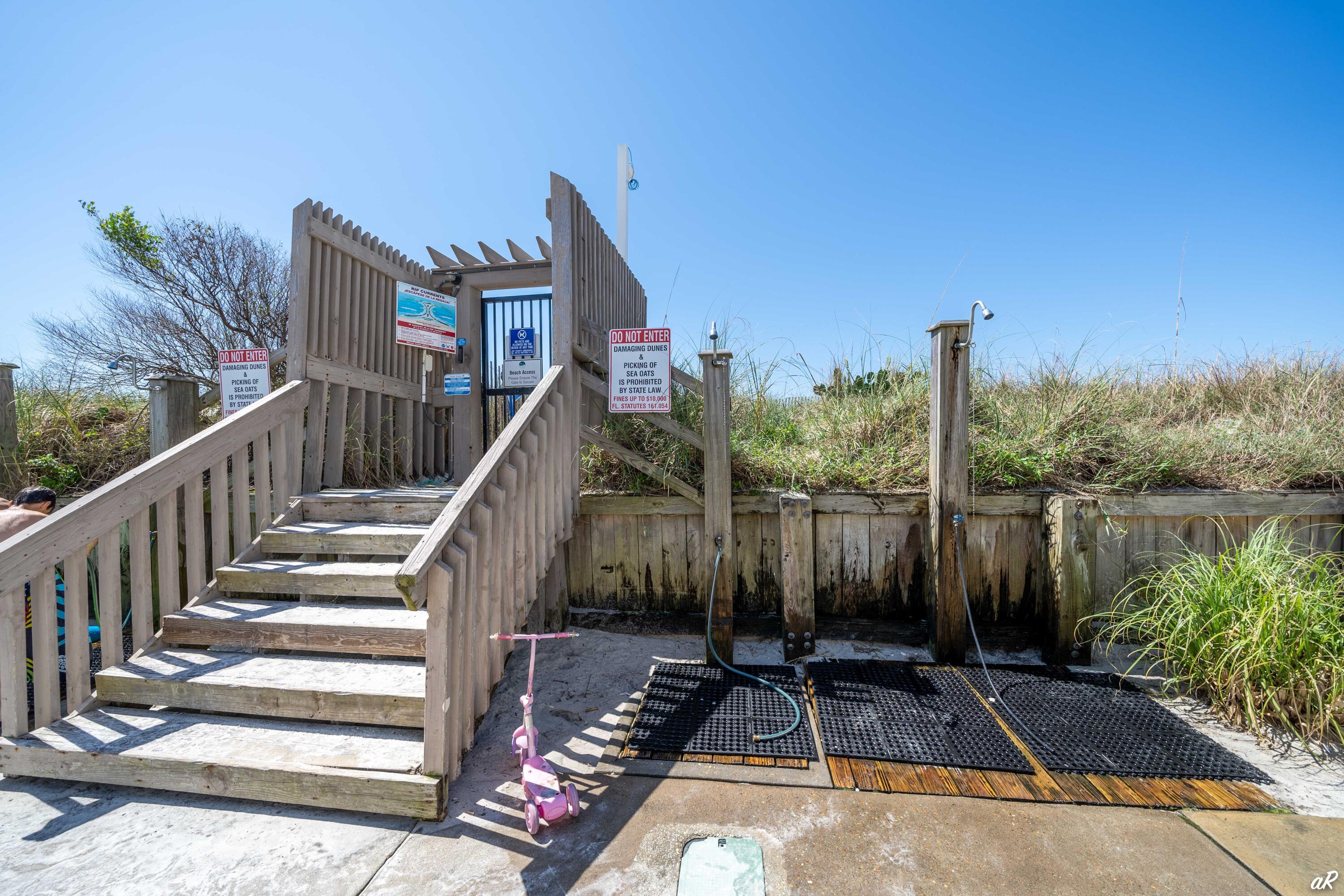 SUGAR BEACH T/H - Residential