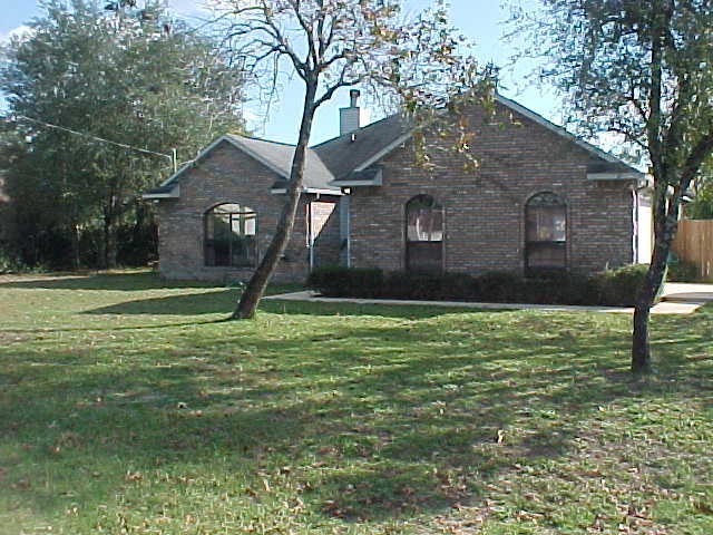 $25 Military Discount-Come see this 3BR/2BA house located south of I-10 w/ privacy fenced in yard, vaulted ceiling, split floor plan, plantation blinds throughout, fresh paint, garden tub, his/her walk-in closets & dble vanity in MasterBath, 2 car garage w/ keyless entry, inside utility room and more. Call today to set up your showing!