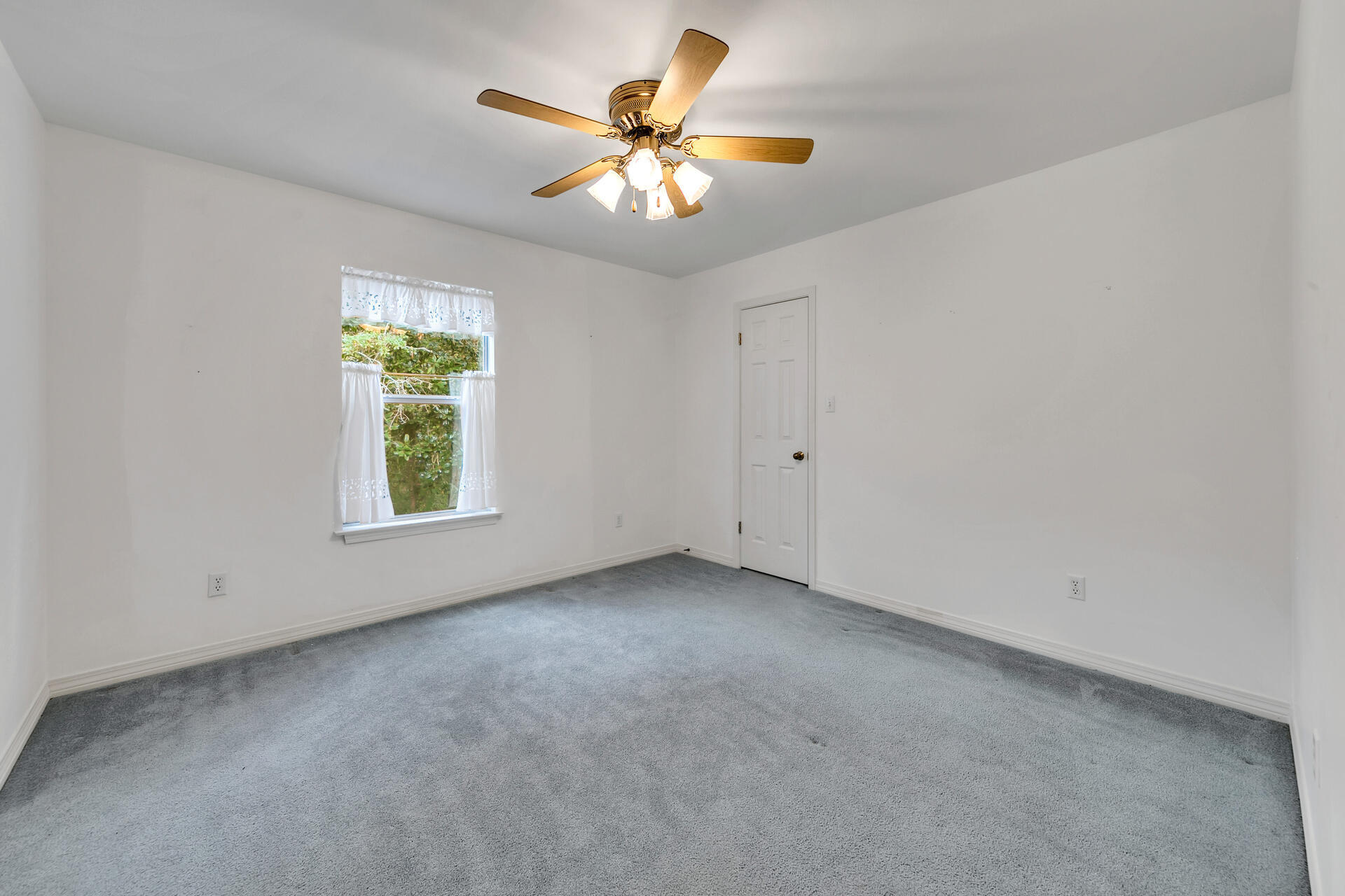 WOODLAND BAYOU ESTATES - Residential