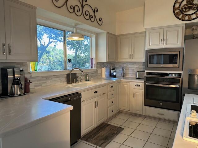 WOODLAND BAYOU ESTATES - Residential