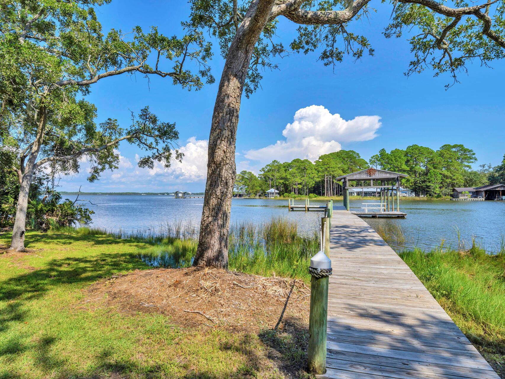 WOODLAND BAYOU ESTATES - Residential