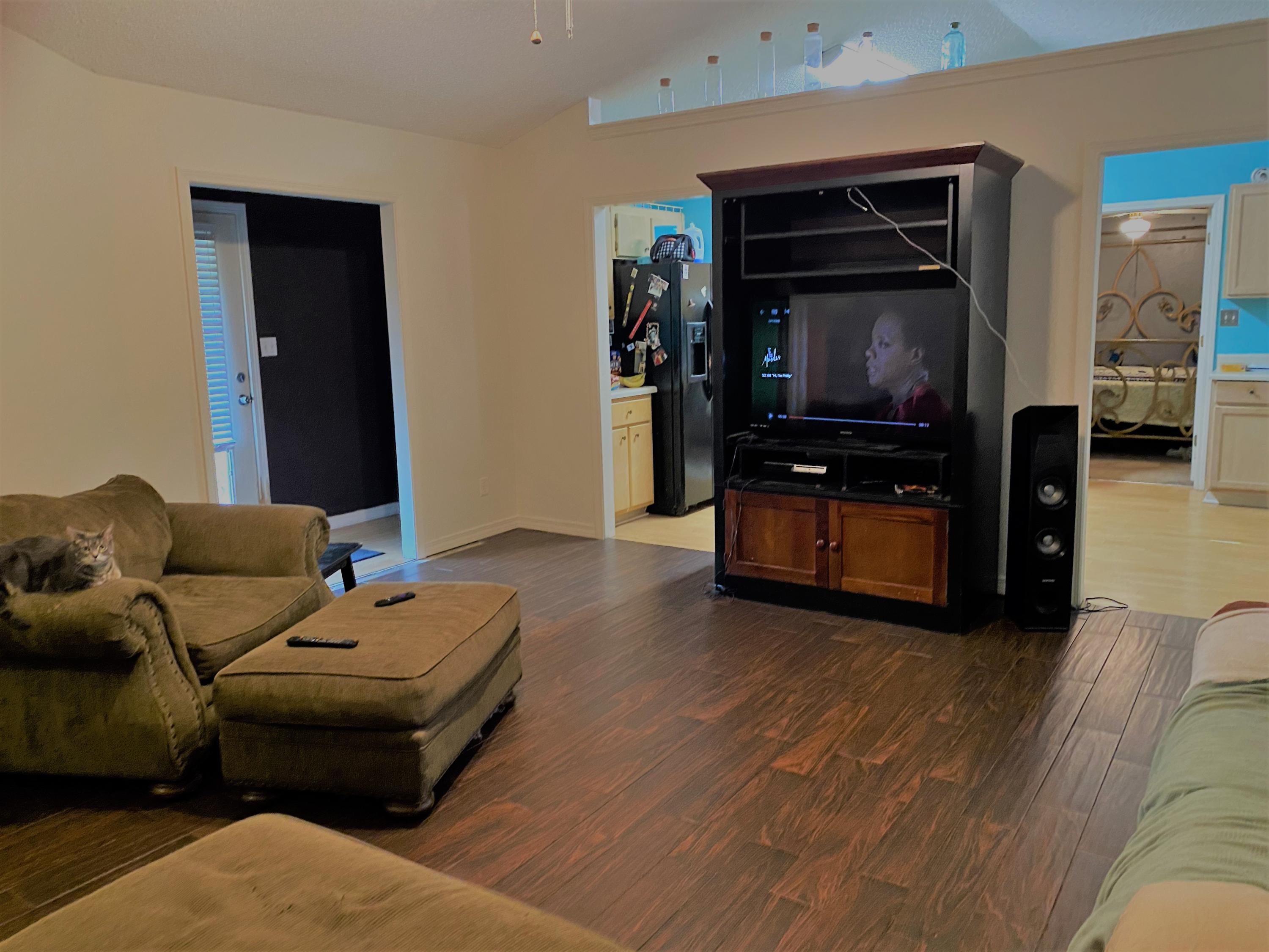 ROYAL MANOR - Residential