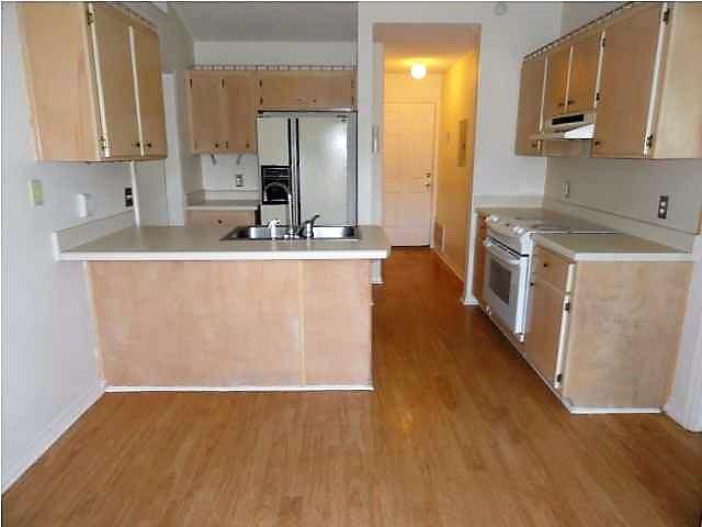 ROYAL MANOR - Residential