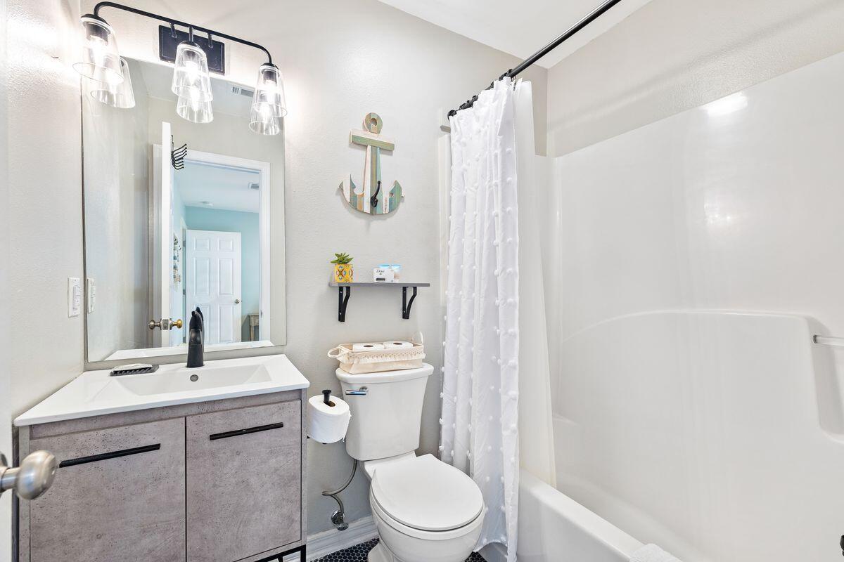 BEACHSIDE VILLAS CONDO - Residential