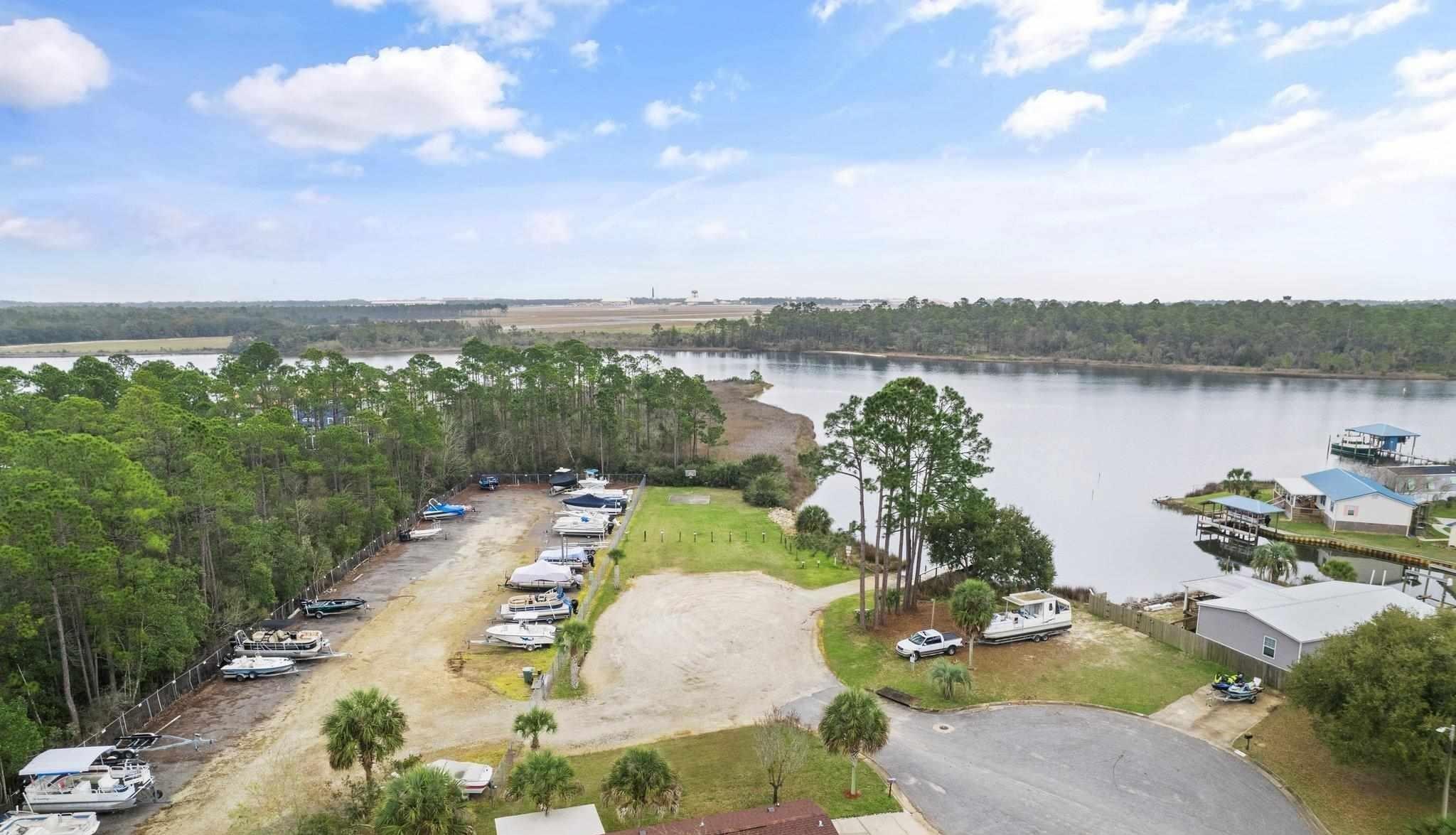 BAYOU GRANDE VILLA - Residential