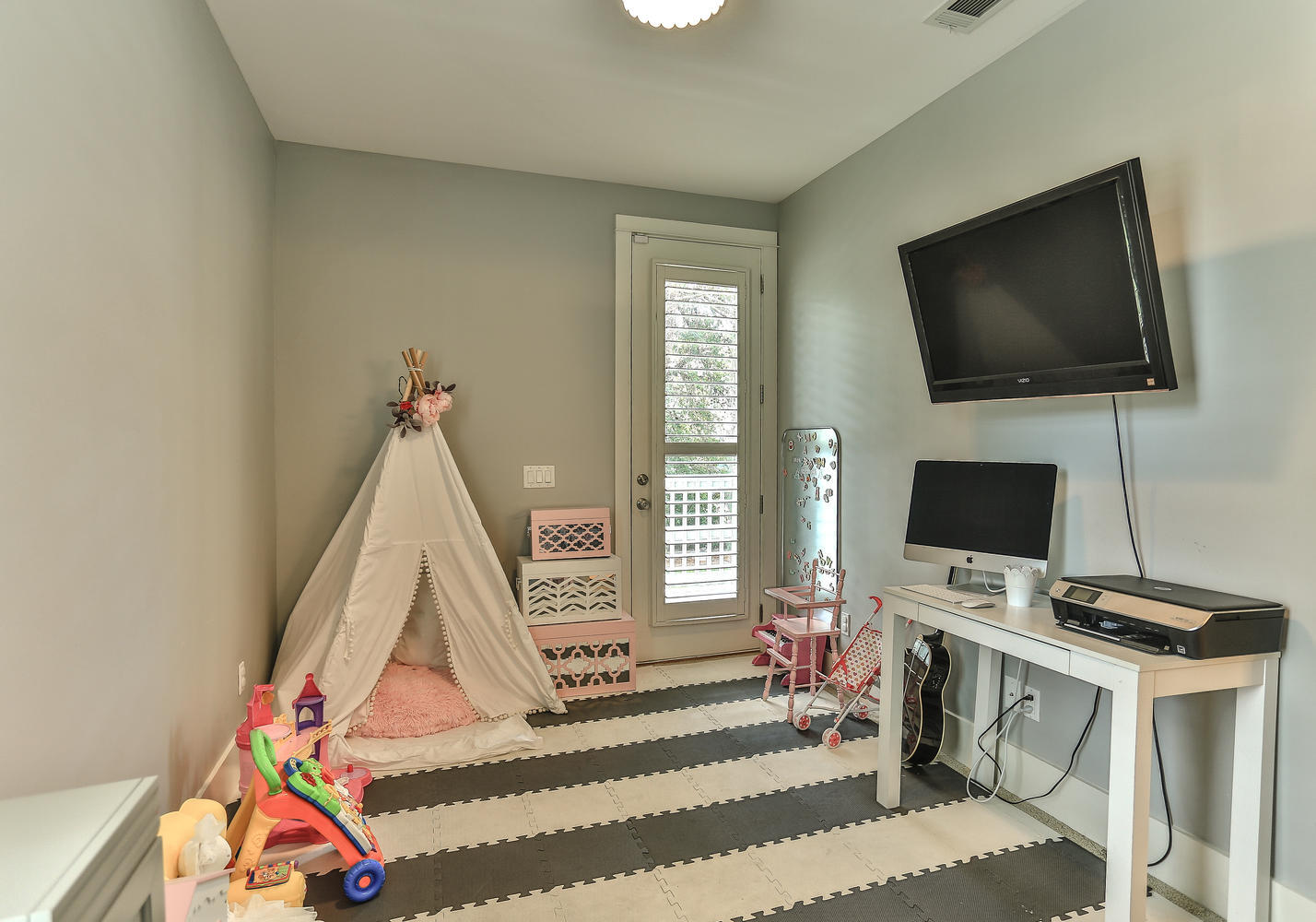 EMERALD WATERS - Residential