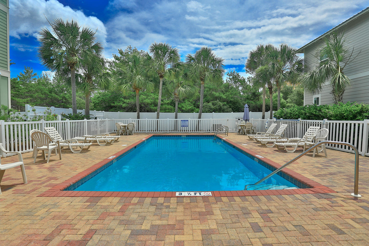 EMERALD WATERS - Residential