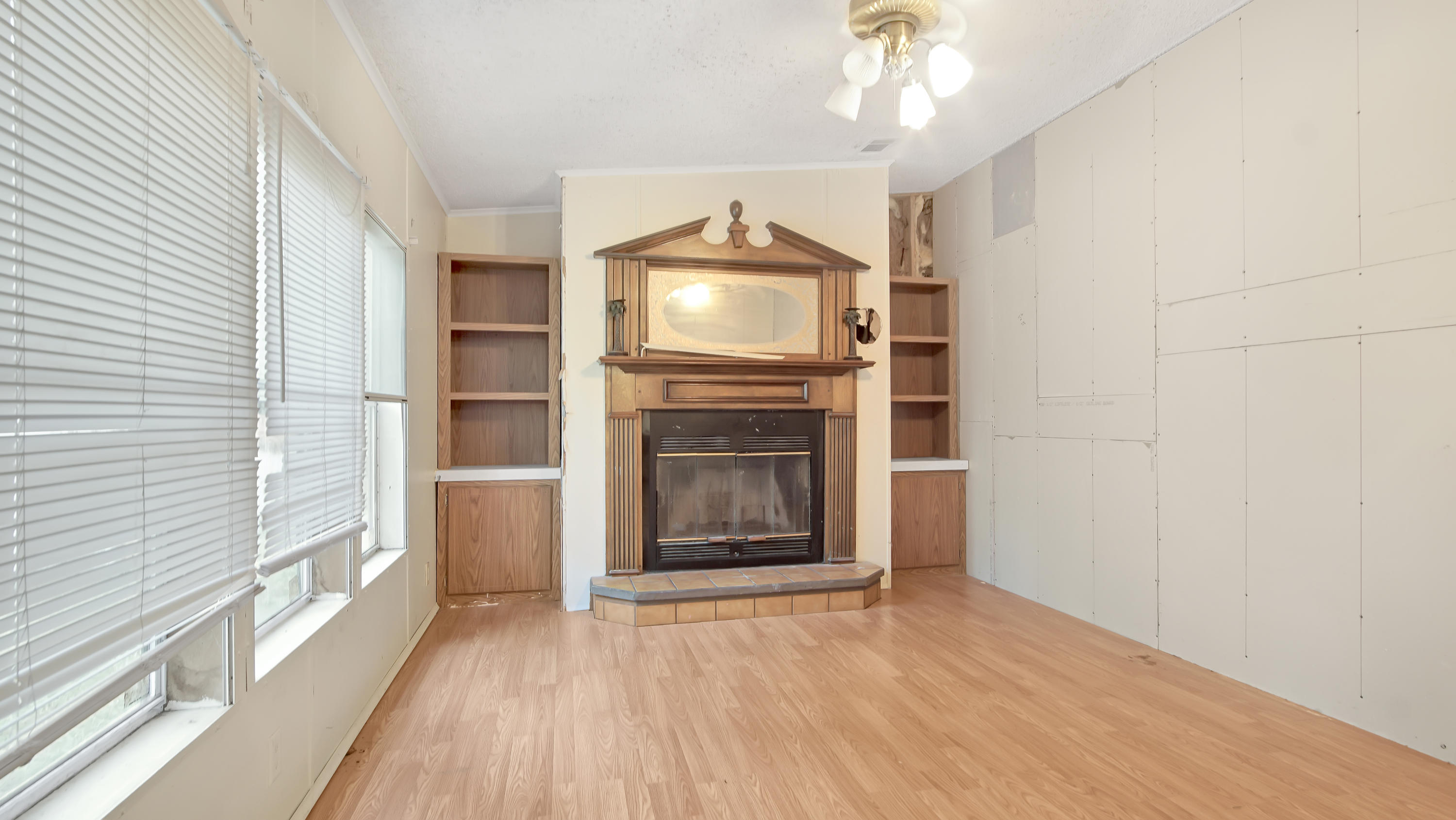 CREEKSIDE ESTATES - Residential