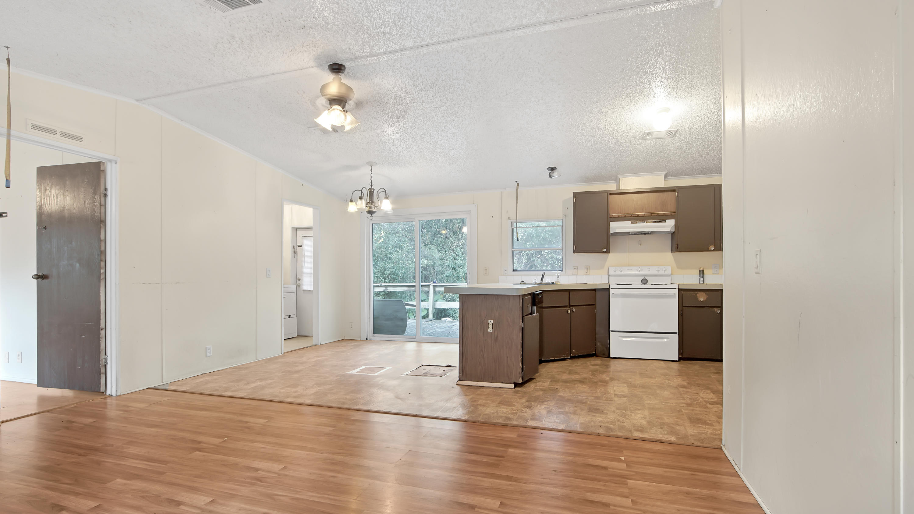 CREEKSIDE ESTATES - Residential