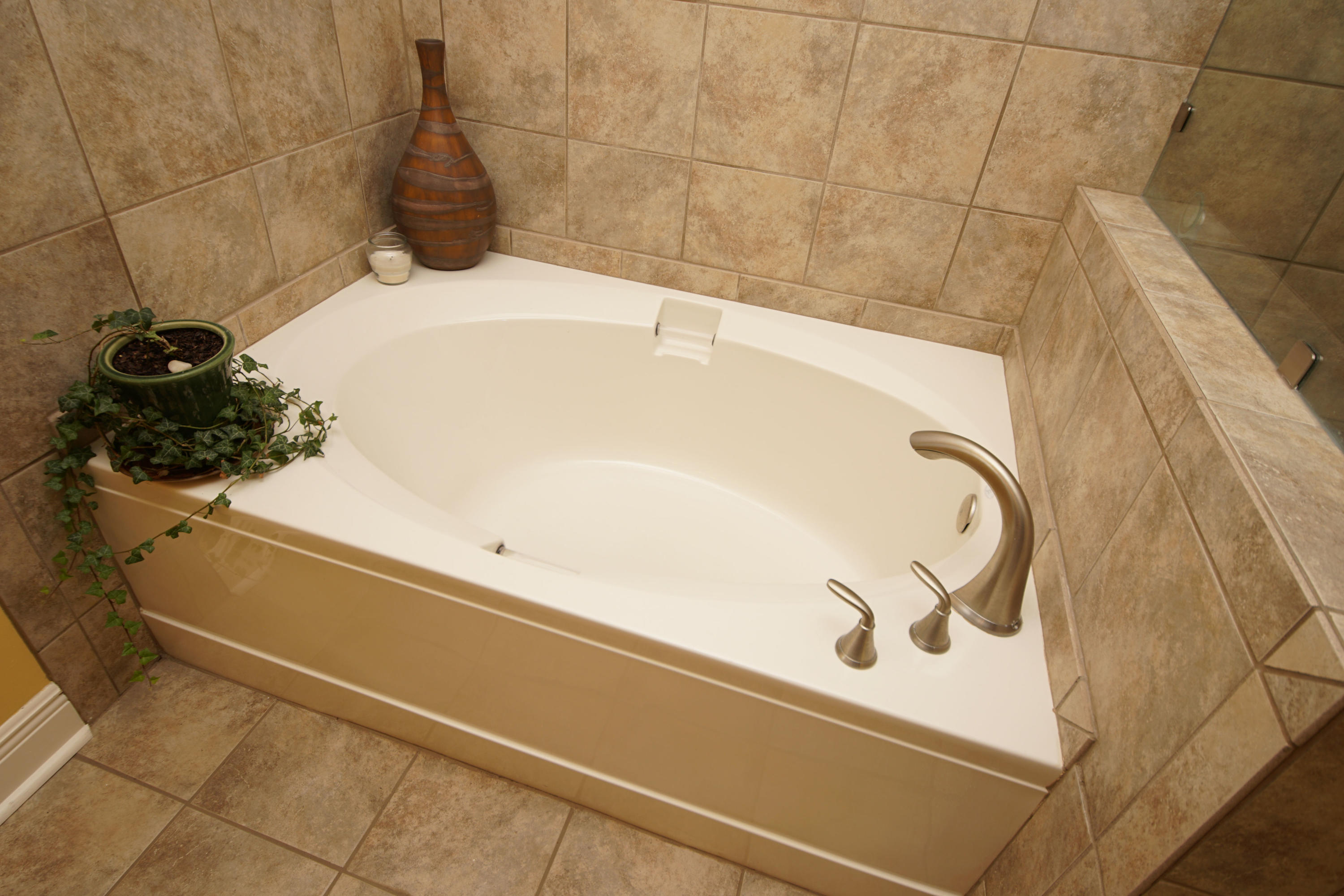 WINDWARD PH III BLUEWATER BAY - Residential