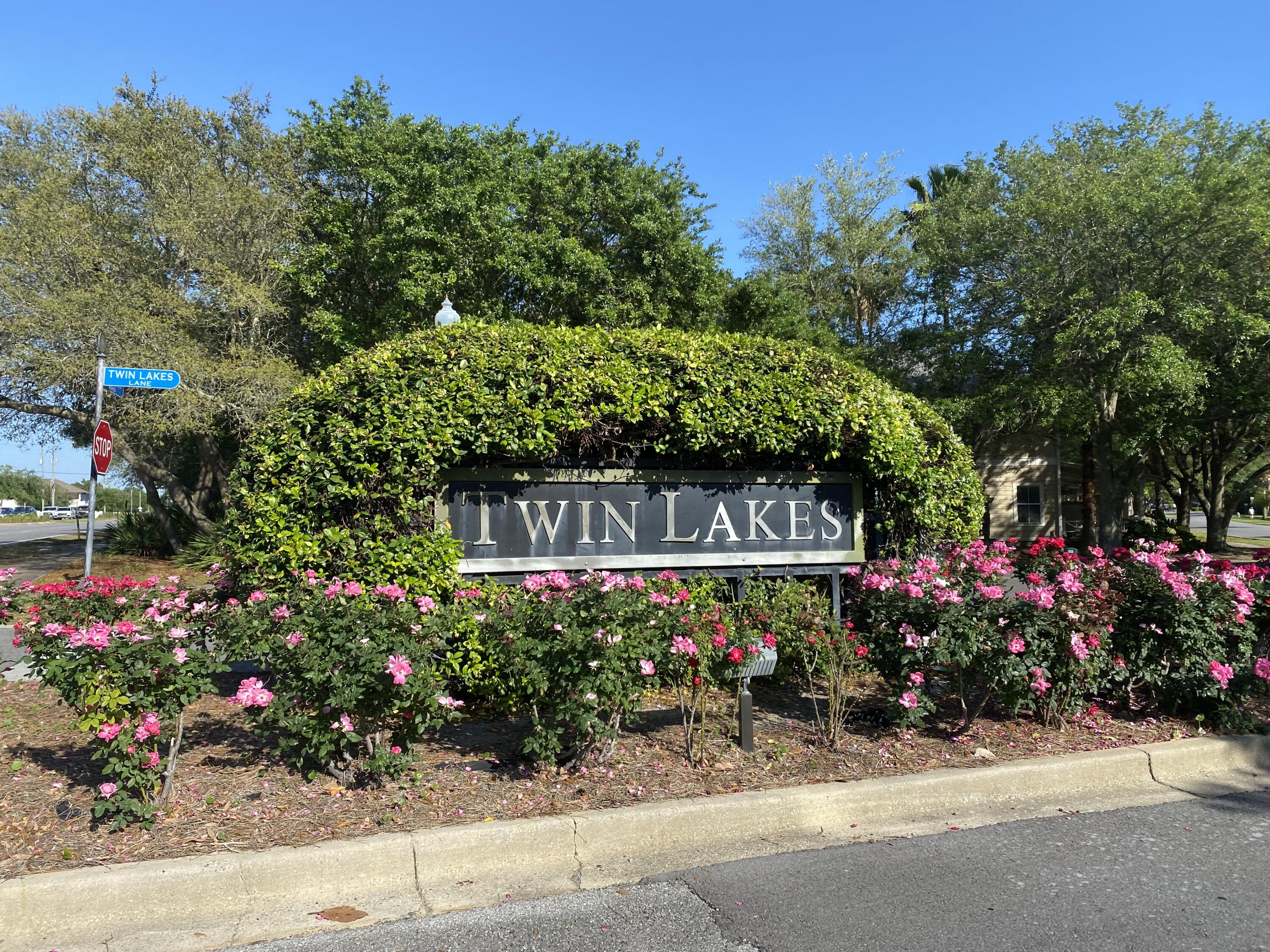 TWIN LAKES ESTATES - Residential