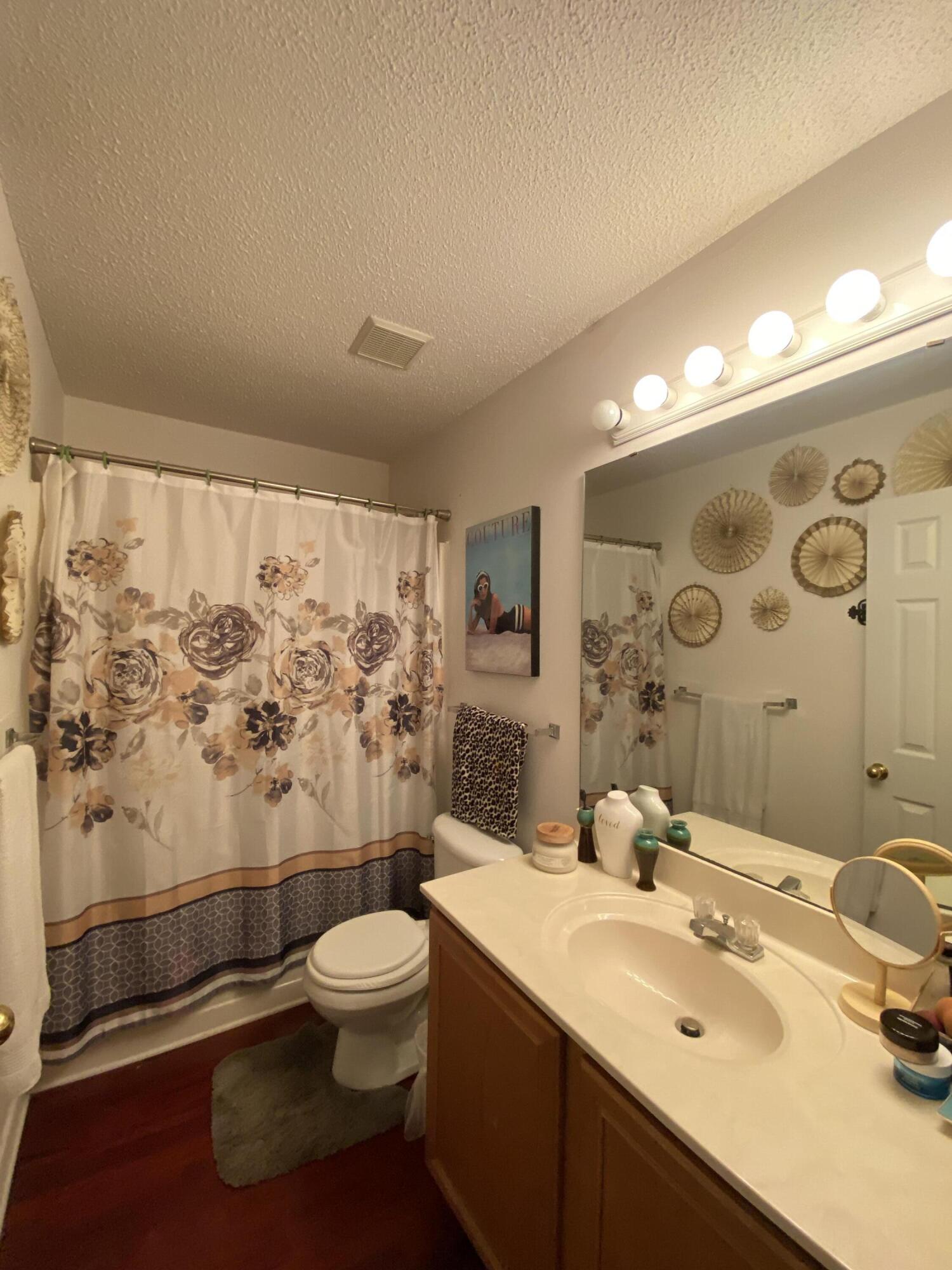 TWIN LAKES ESTATES - Residential