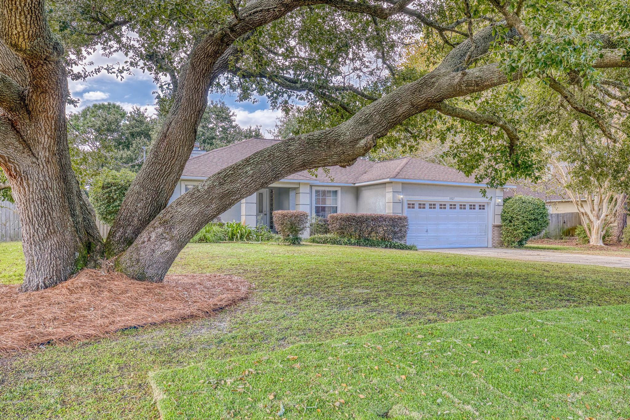 HOLLEY BY THE SEA - Residential