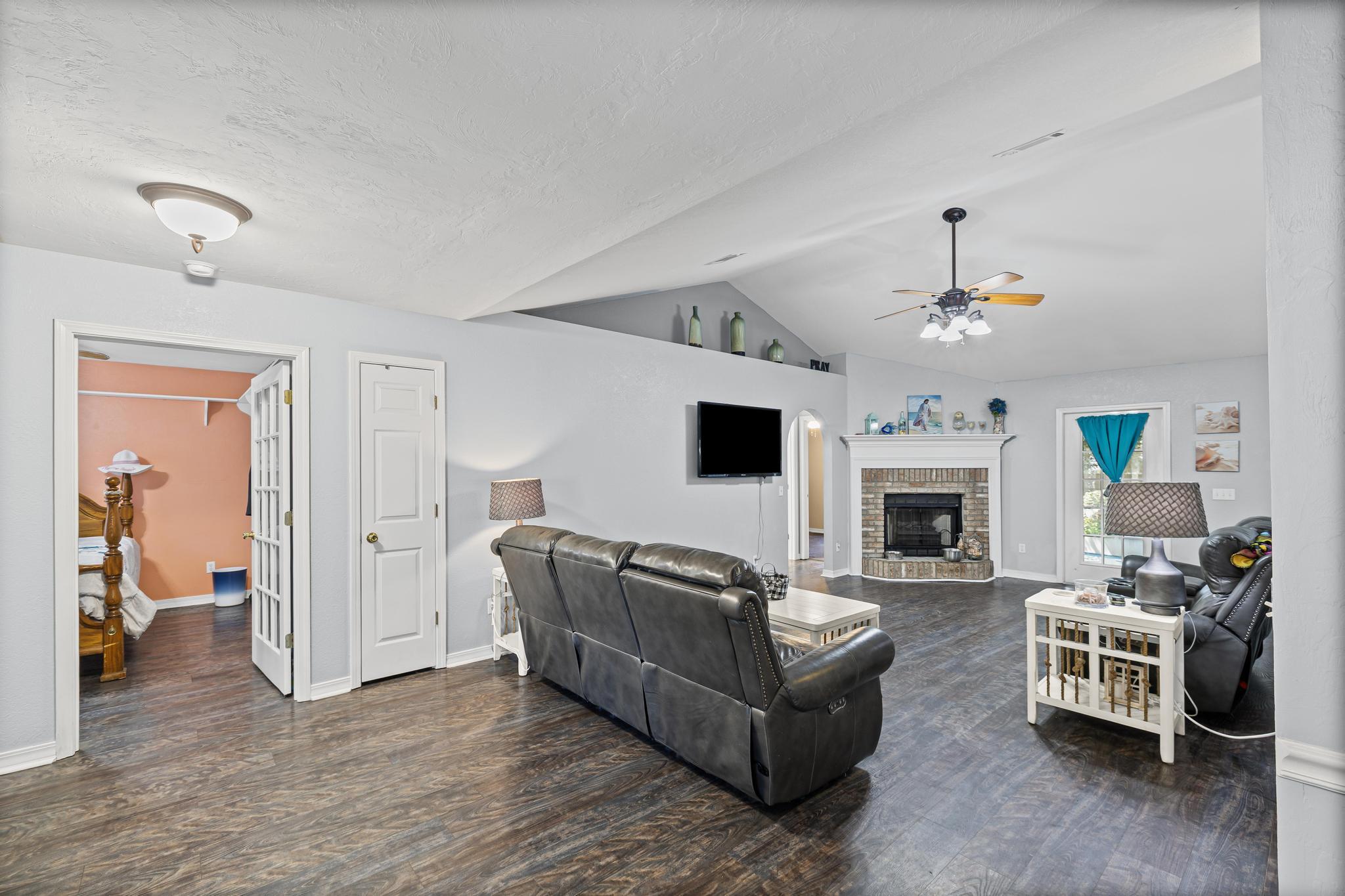 HOLLEY BY THE SEA - Residential