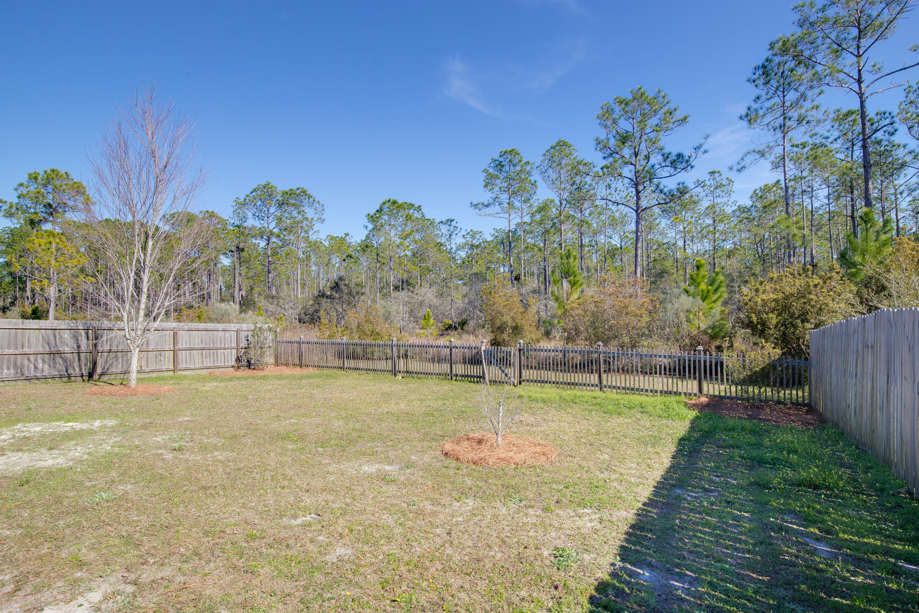 WHISPERING LAKE - Residential