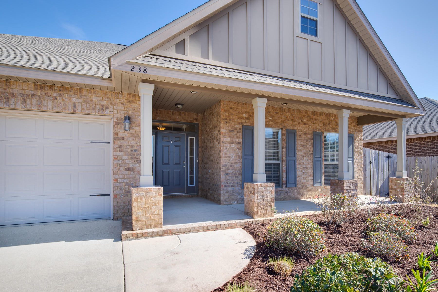 WHISPERING LAKE - Residential