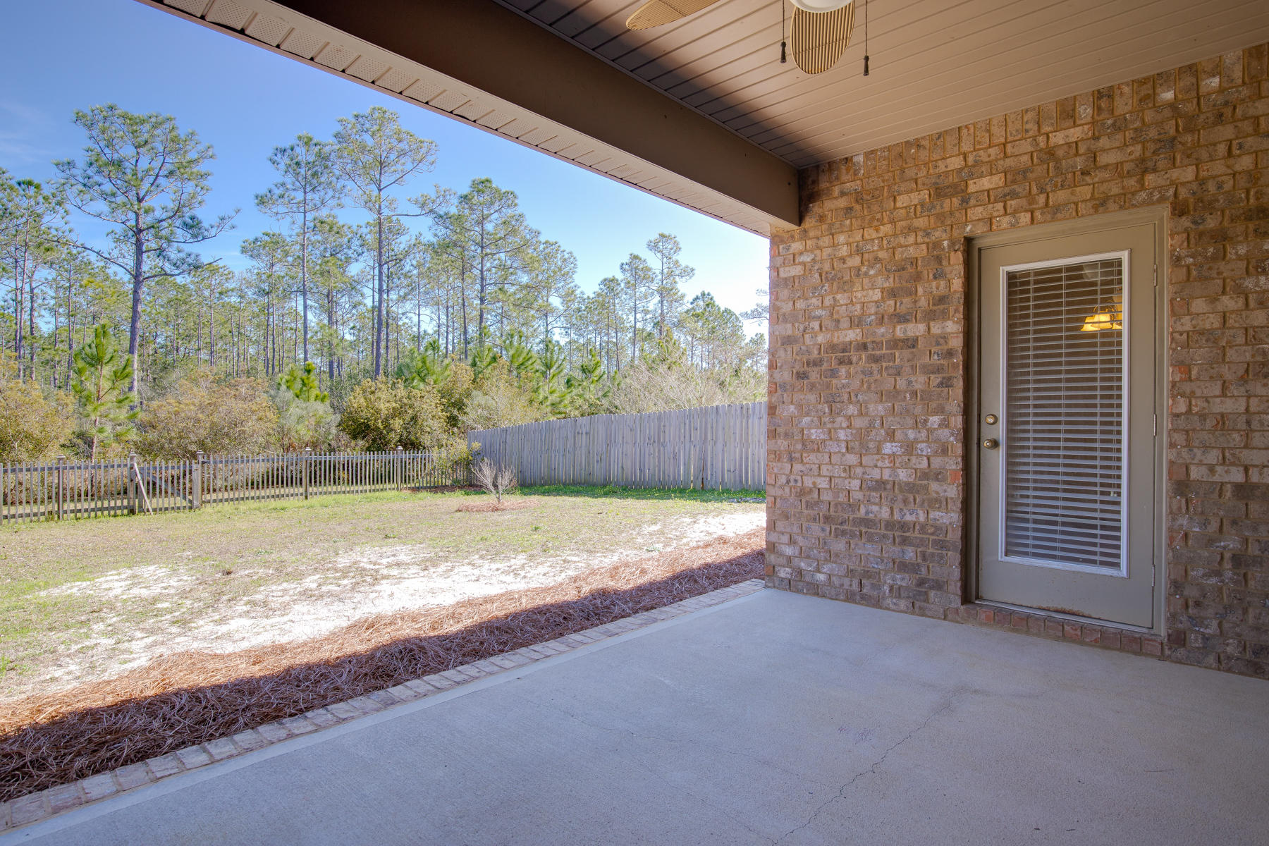 WHISPERING LAKE - Residential