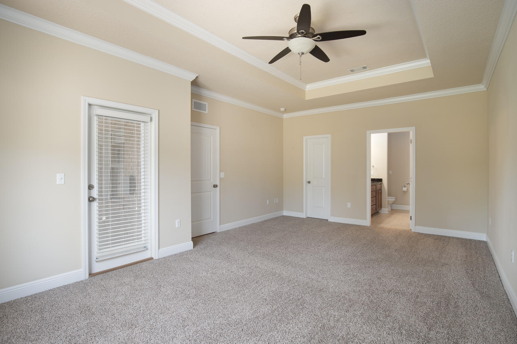 WHISPERING LAKE - Residential