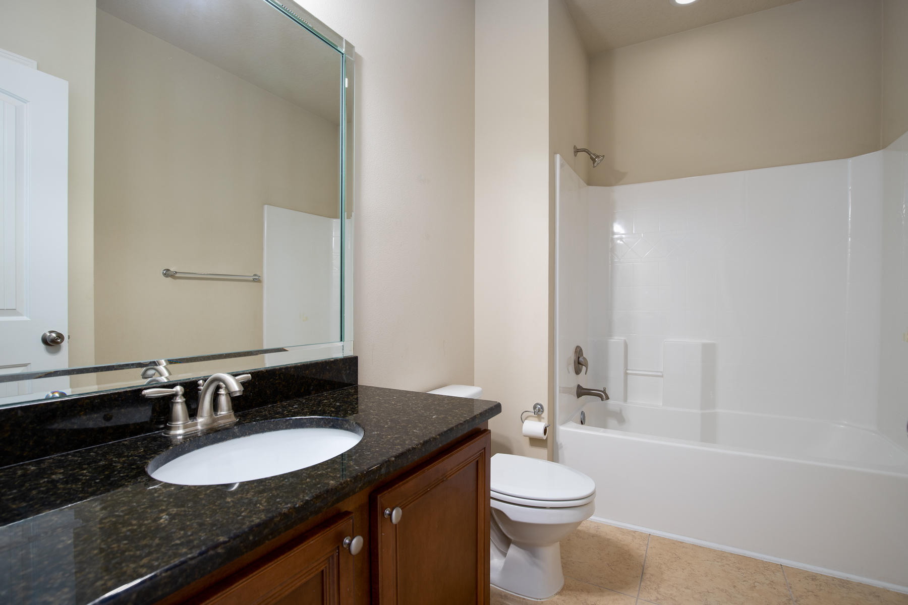 WHISPERING LAKE - Residential