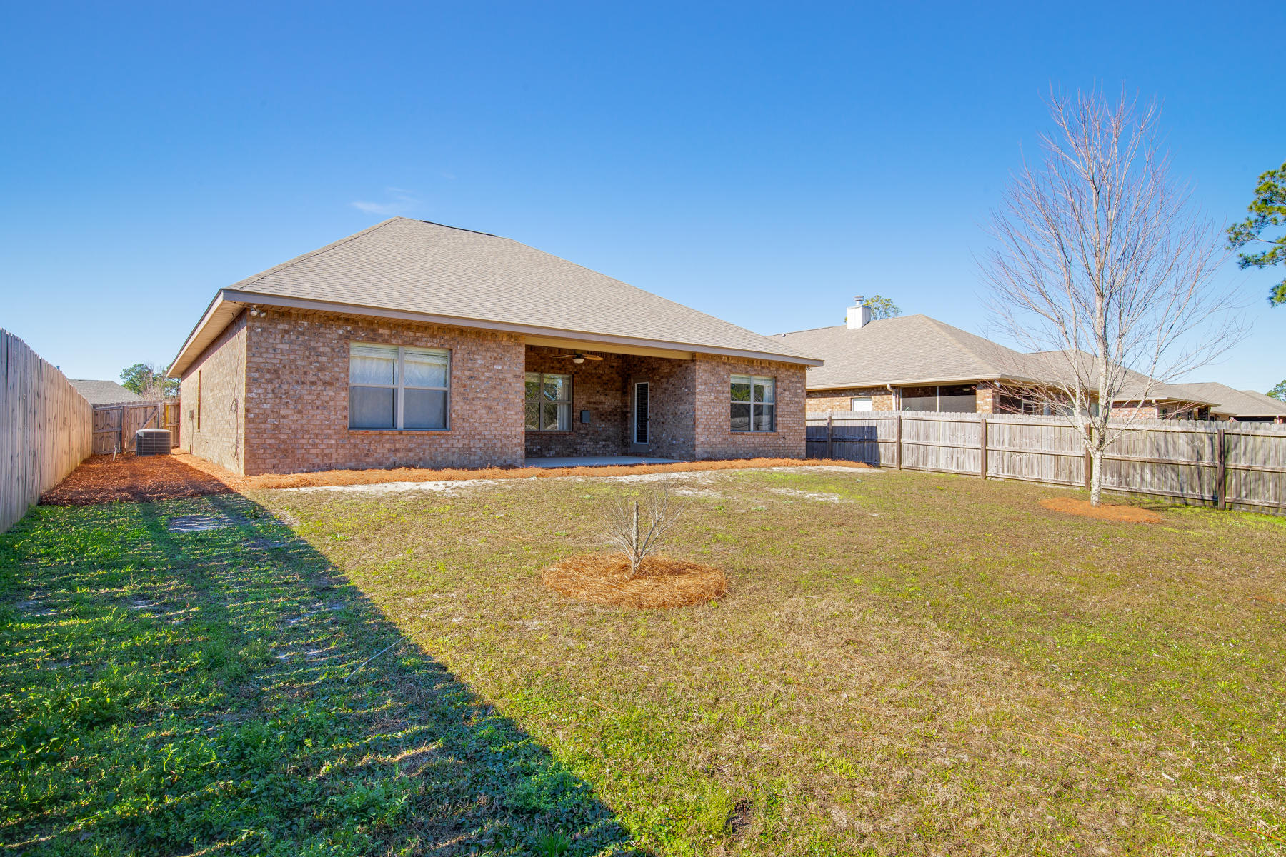 WHISPERING LAKE - Residential