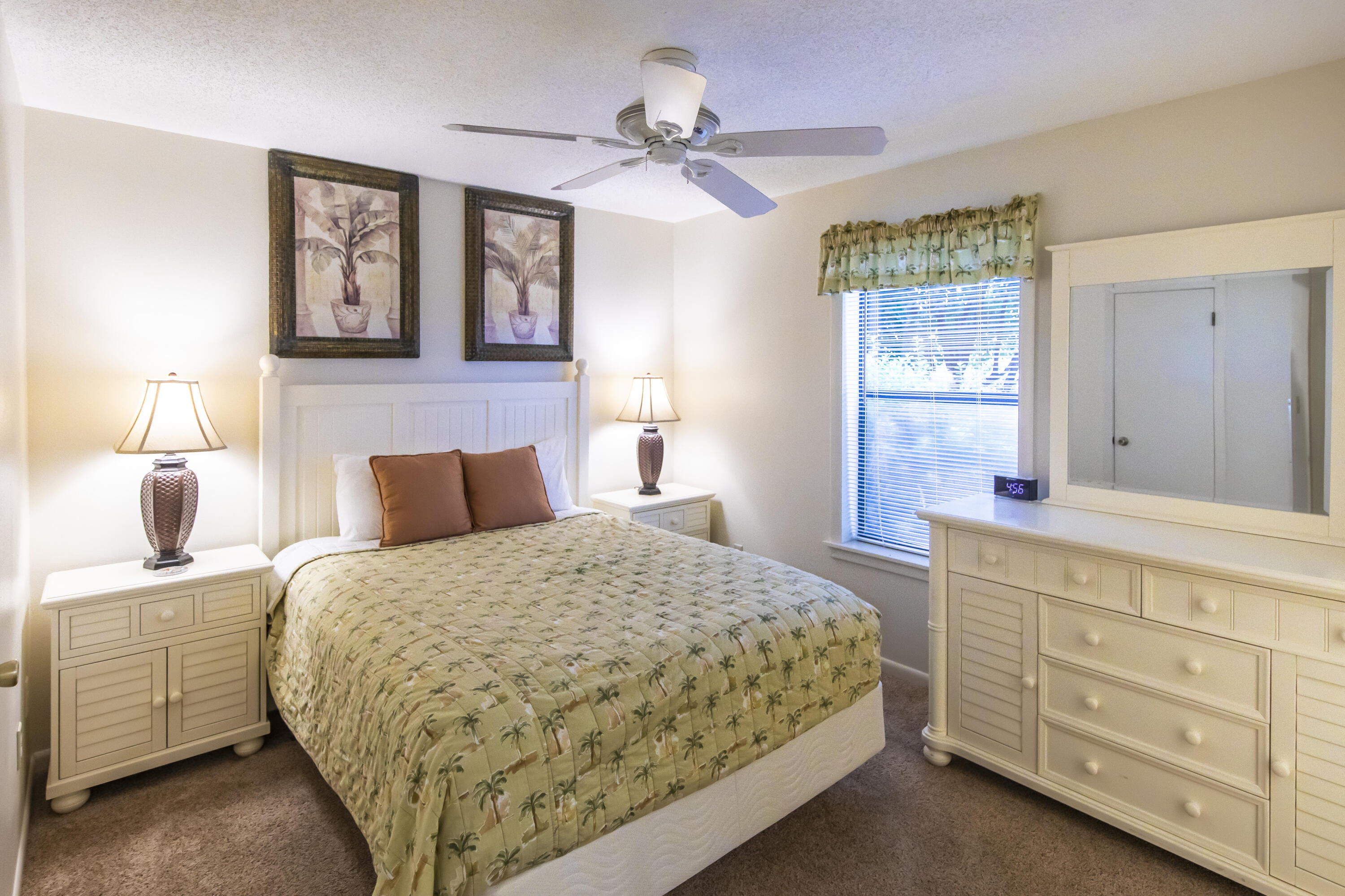 BEACHWOOD VILLAS CONDO PH 2 - Residential