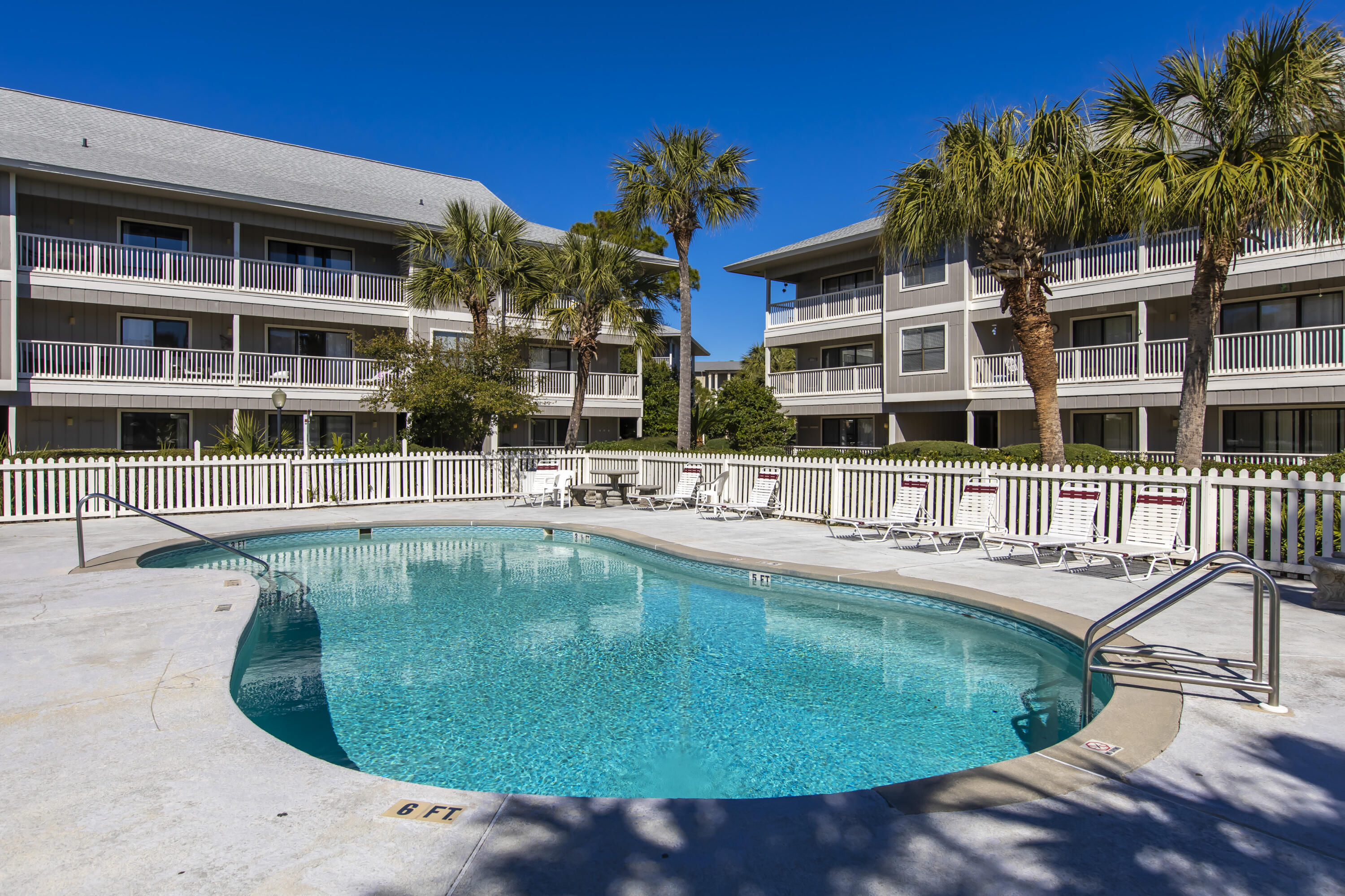 BEACHWOOD VILLAS CONDO PH 2 - Residential