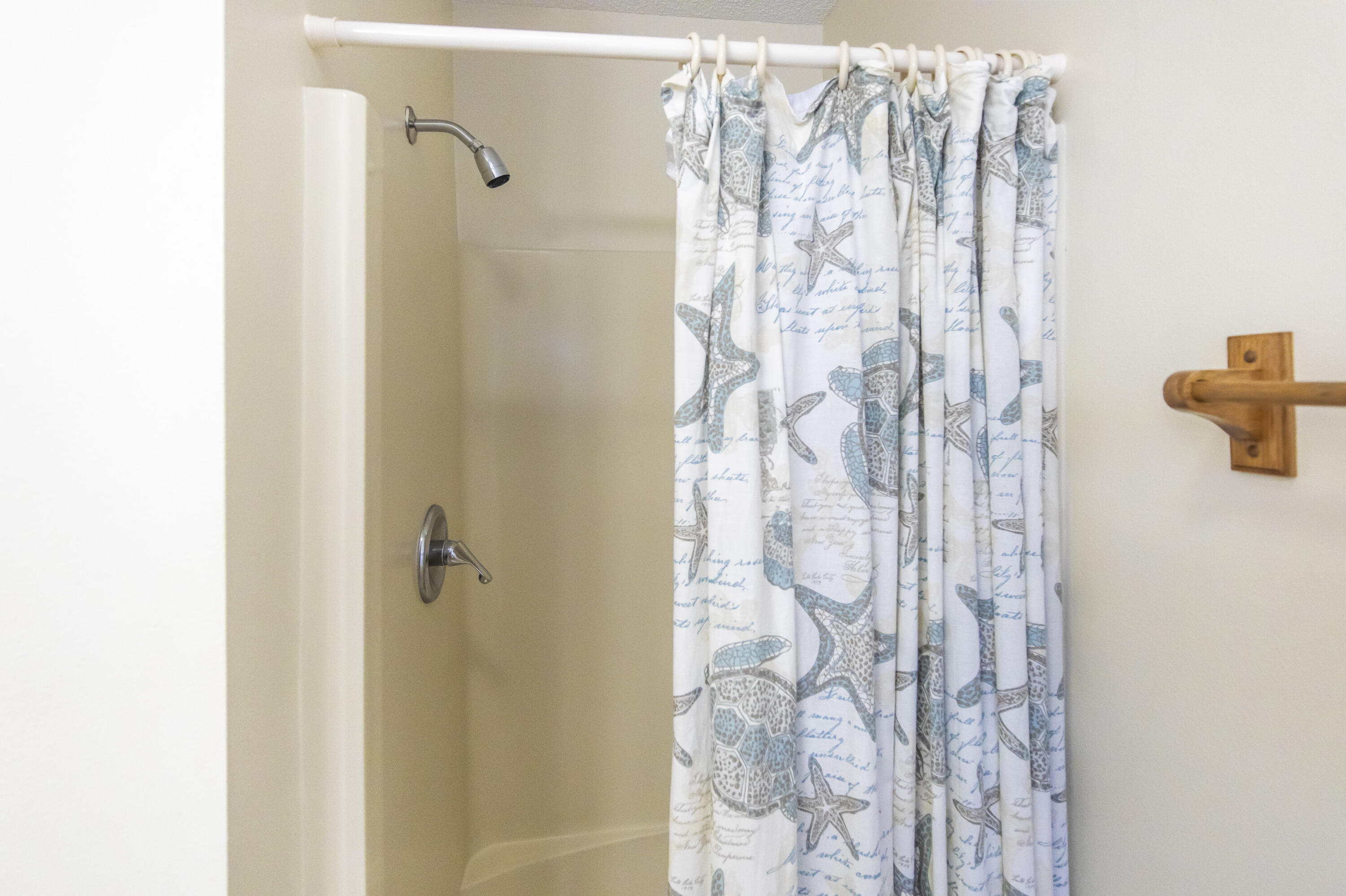 BEACHWOOD VILLAS CONDO PH 2 - Residential