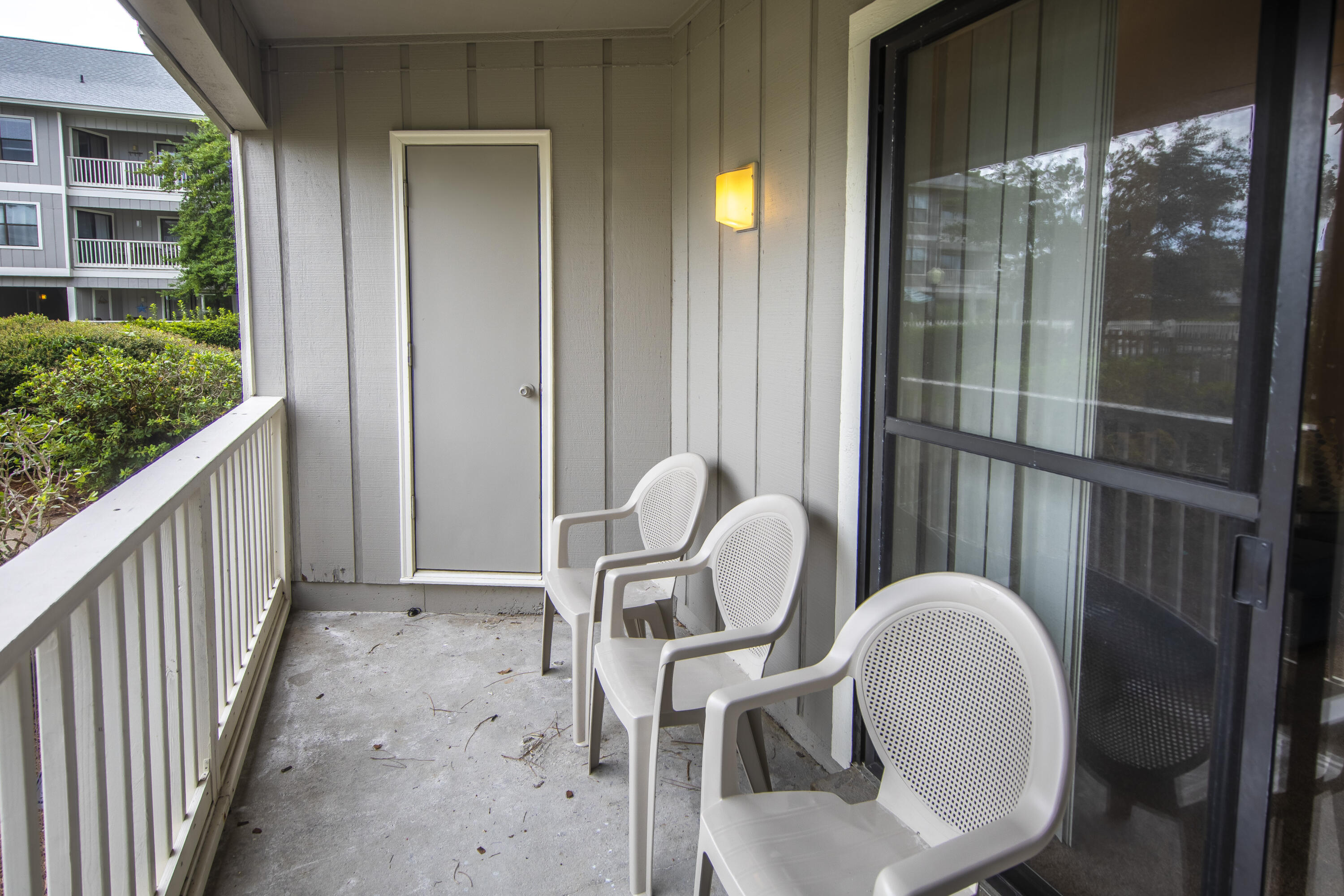 BEACHWOOD VILLAS CONDO PH 2 - Residential