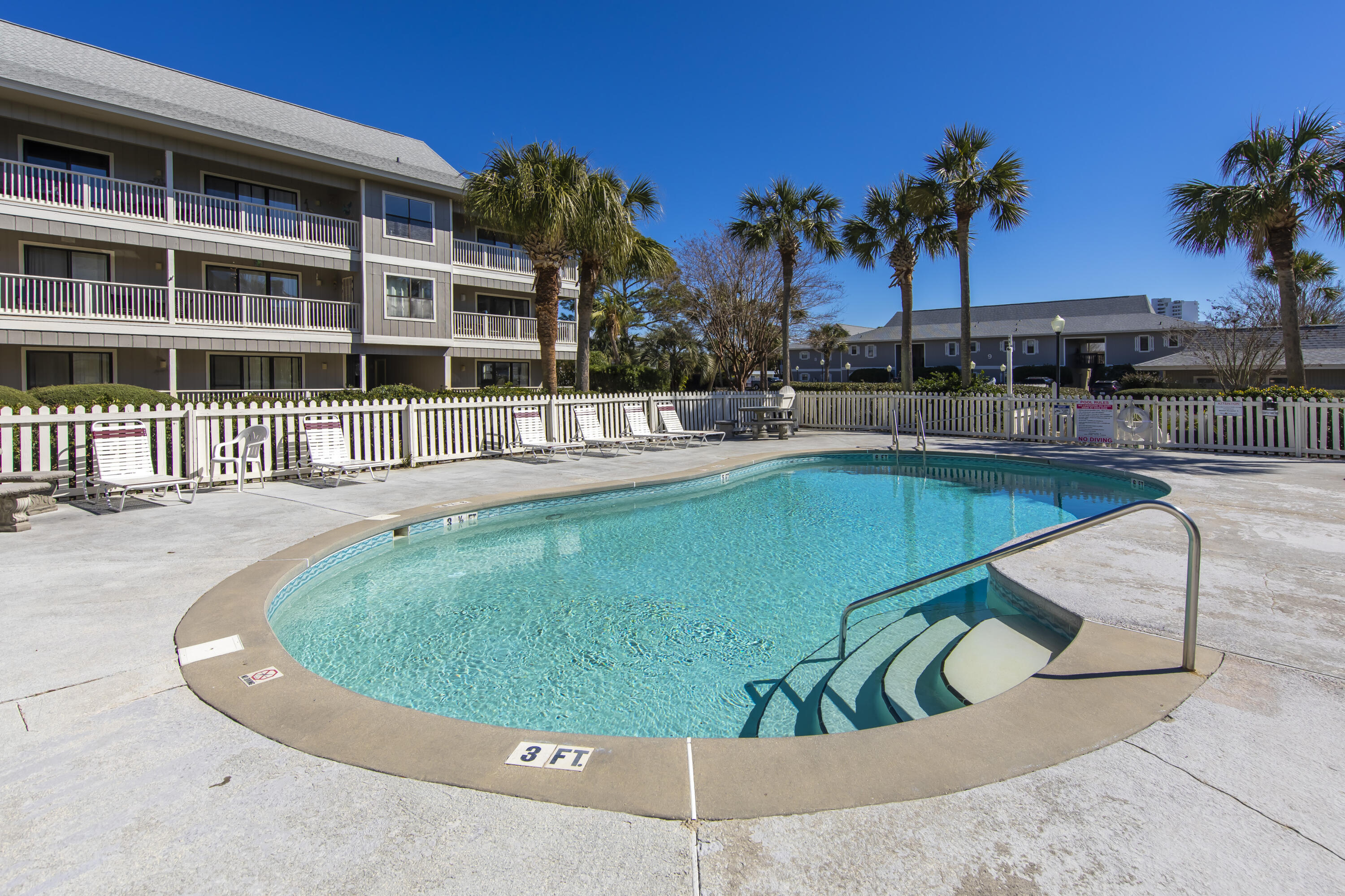 BEACHWOOD VILLAS CONDO PH 2 - Residential
