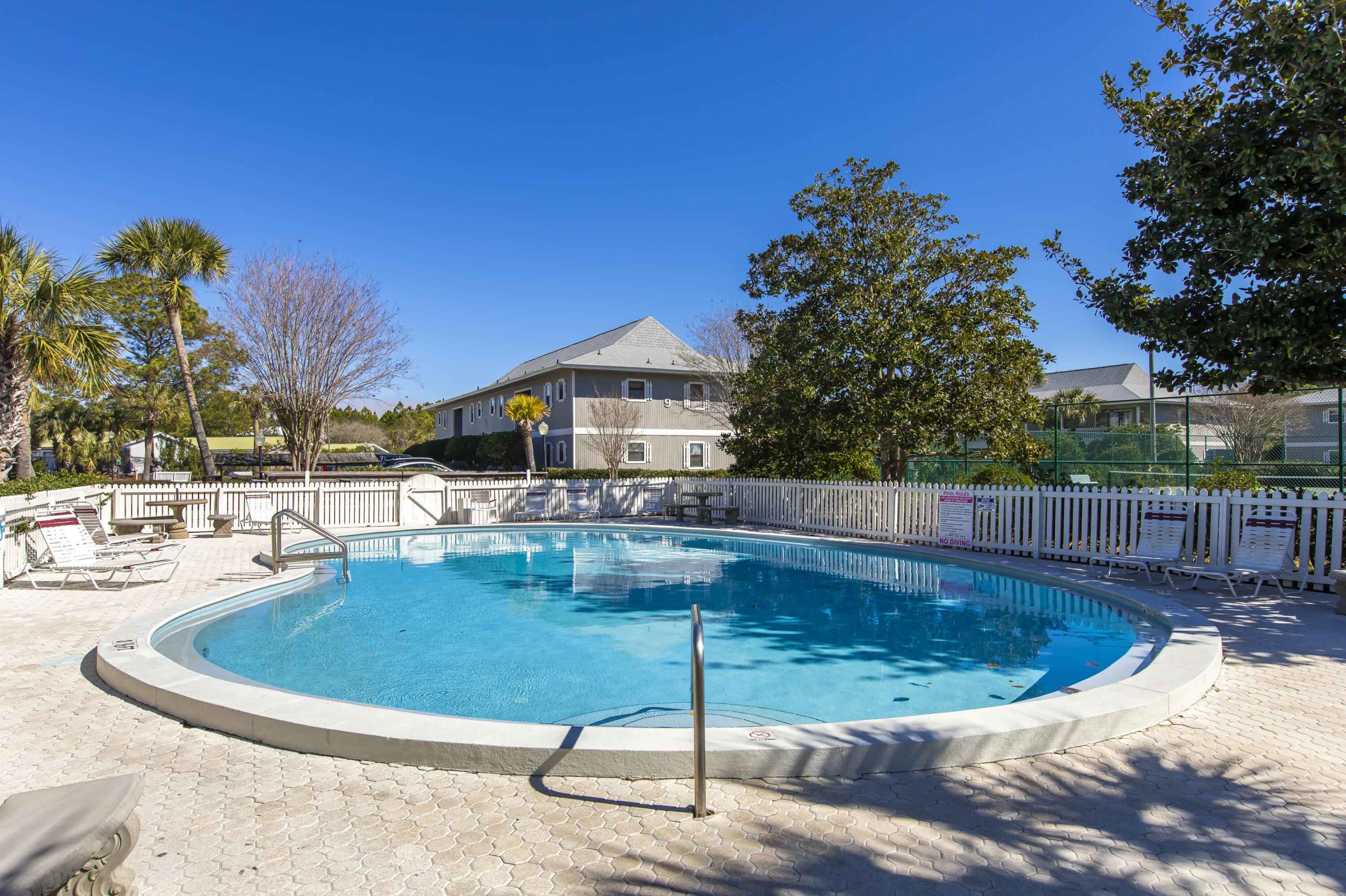 BEACHWOOD VILLAS CONDO PH 2 - Residential