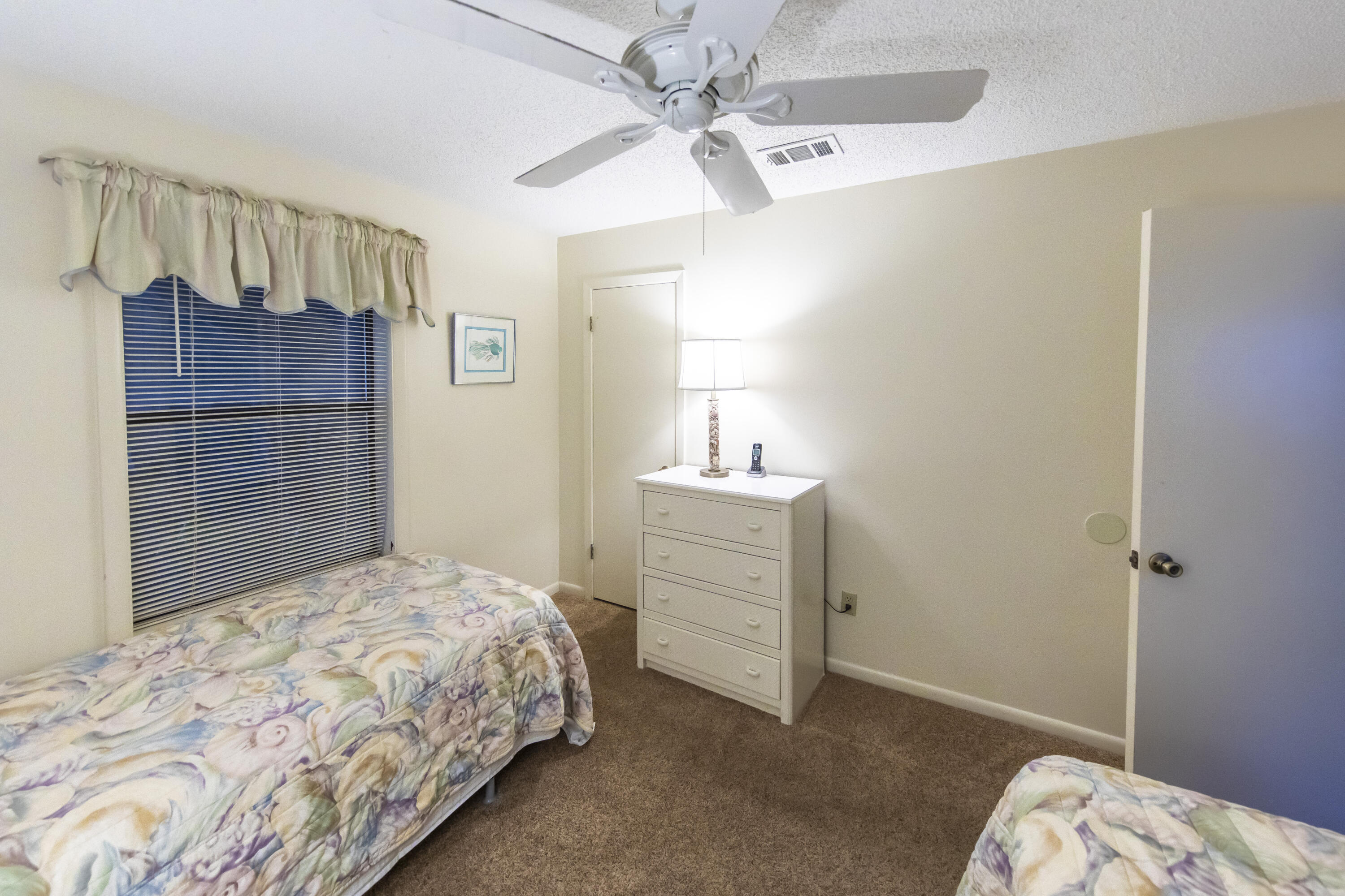 BEACHWOOD VILLAS CONDO PH 2 - Residential