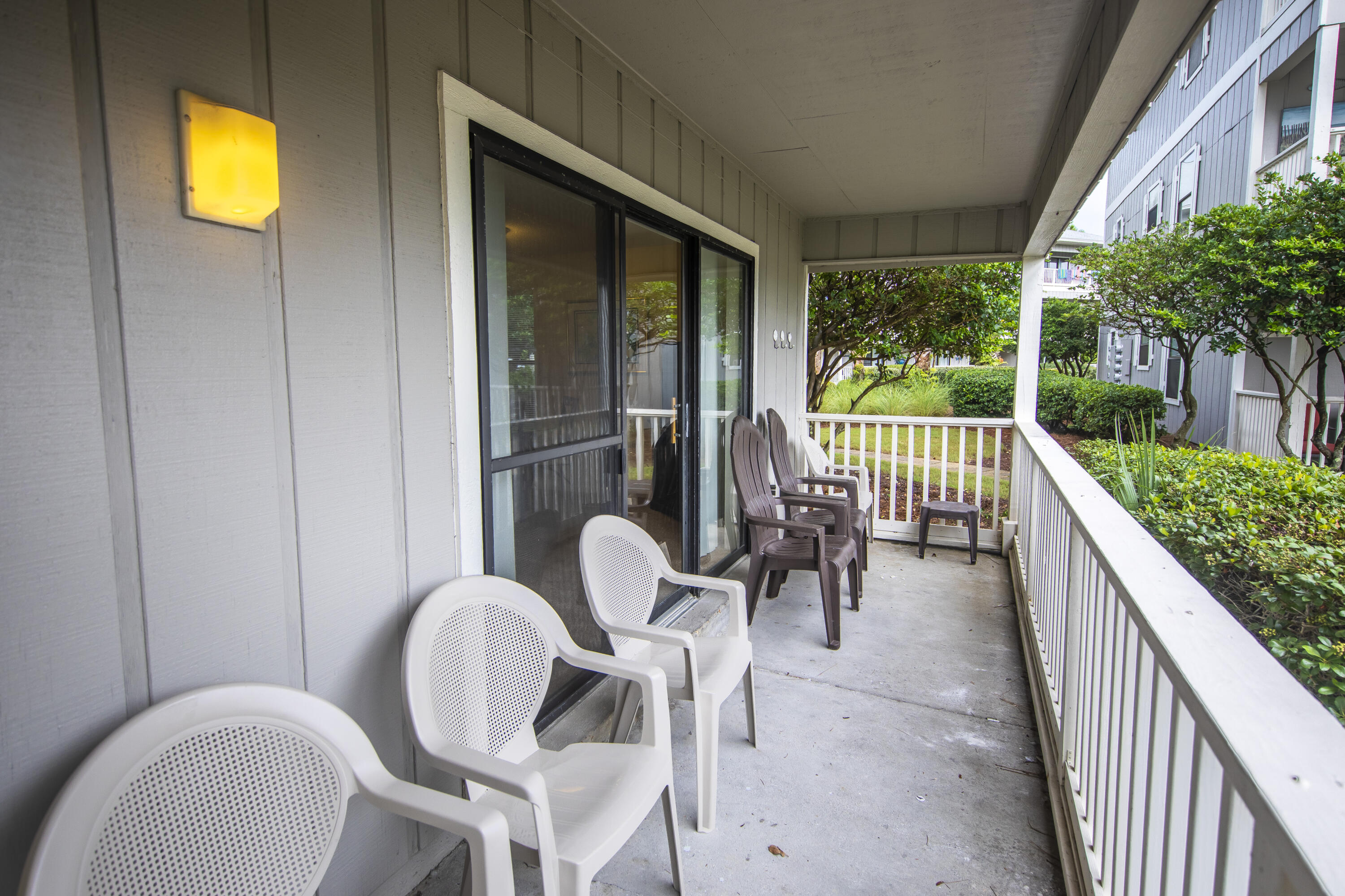 BEACHWOOD VILLAS CONDO PH 2 - Residential