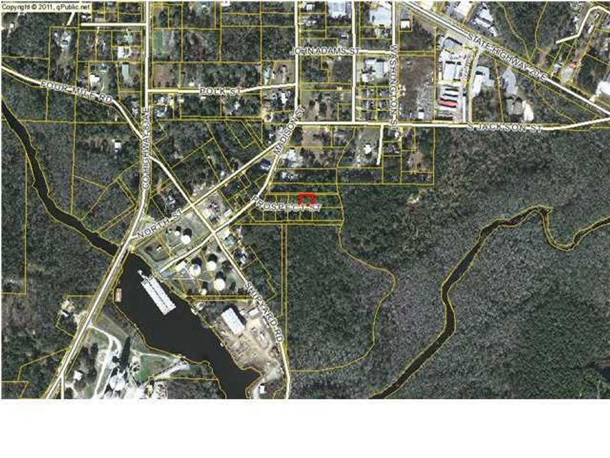 REO-In the heart of downtown Freeport, one block from public boat landing! No waiting. Subdivision is COMPLETE. Sidewalks, private cul-de-sac street, oak trees. Spec house Financing, lot financing, and construction financing available! Broker is an employee of seller