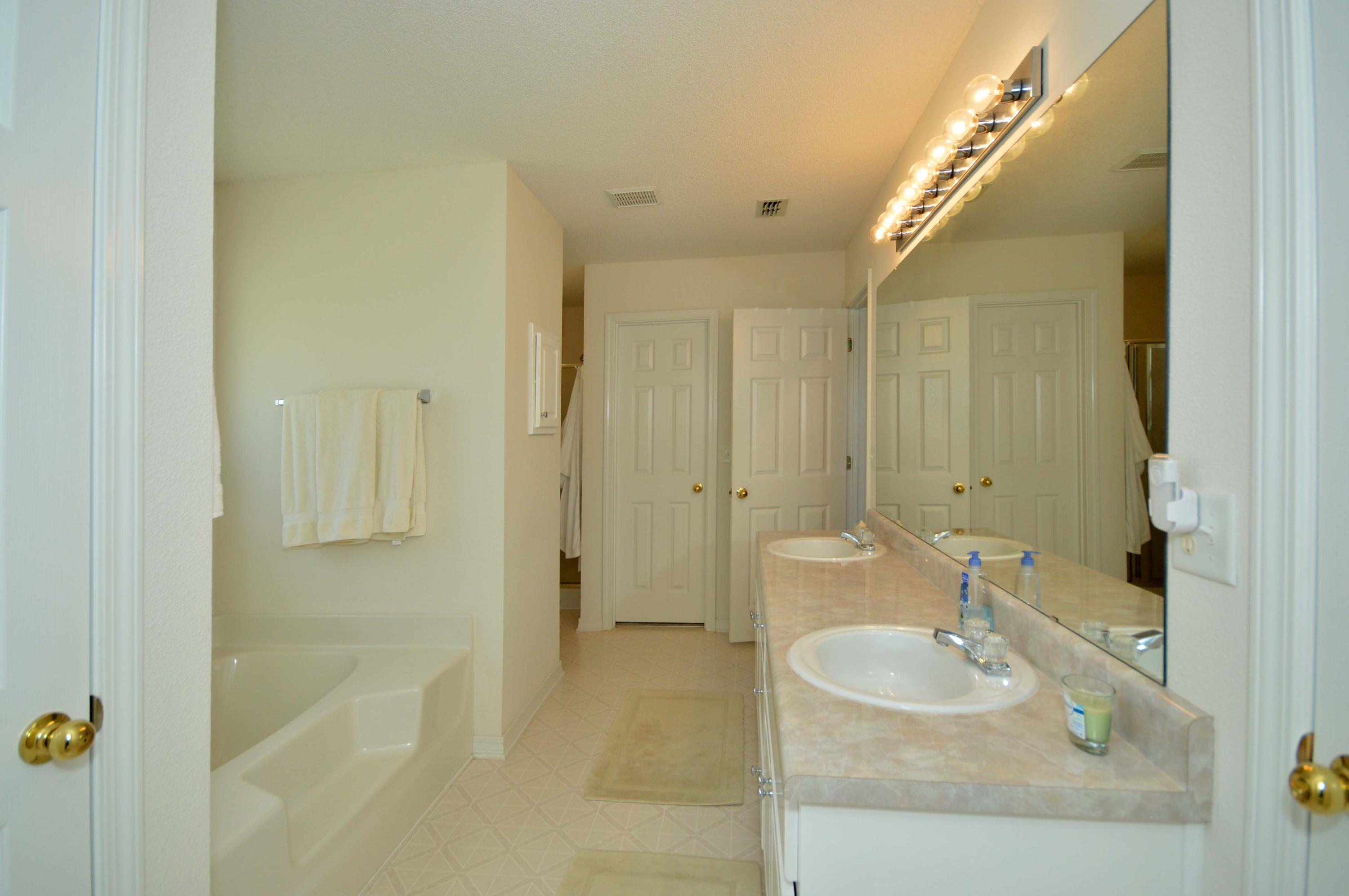 HAMPTON RIDGE - Residential